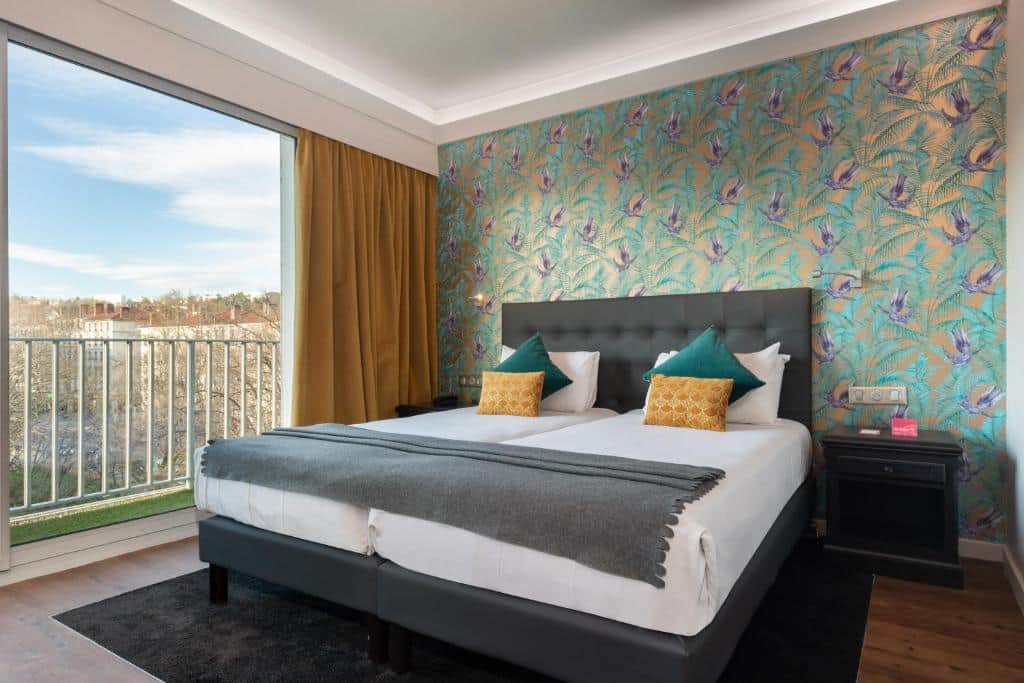 Hôtel Charlemagne by HappyCulture