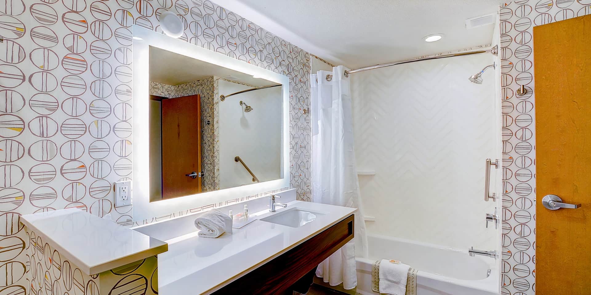 Holiday Inn Salem (I-93 at Exit 2) by IHG