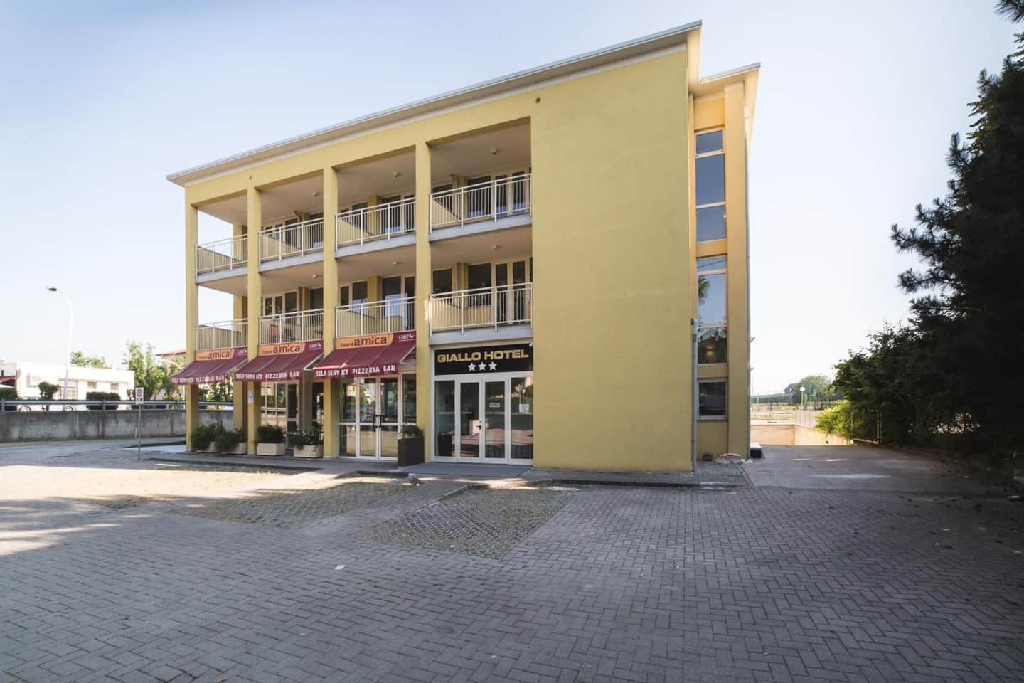 Hotel Giallo