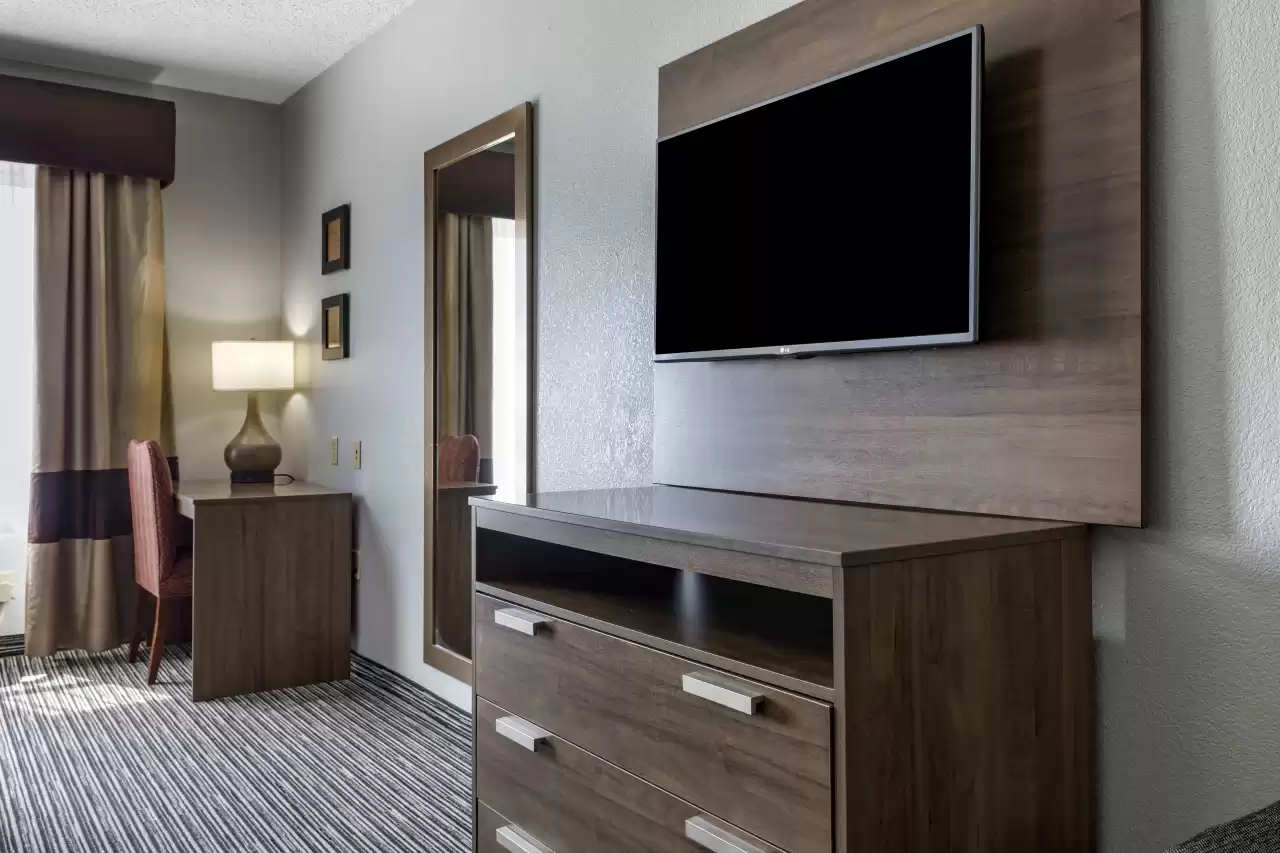 Quality Inn & Suites I-35 E/Walnut Hill