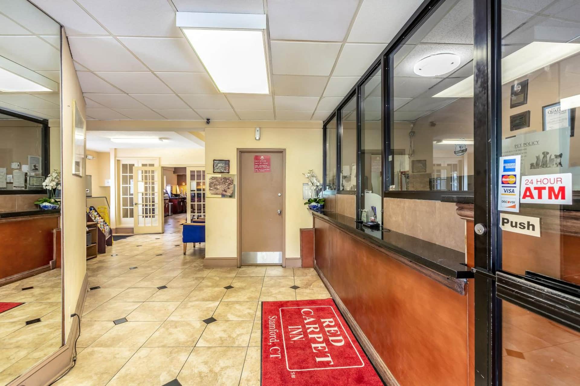 Red Carpet Inn - Stamford