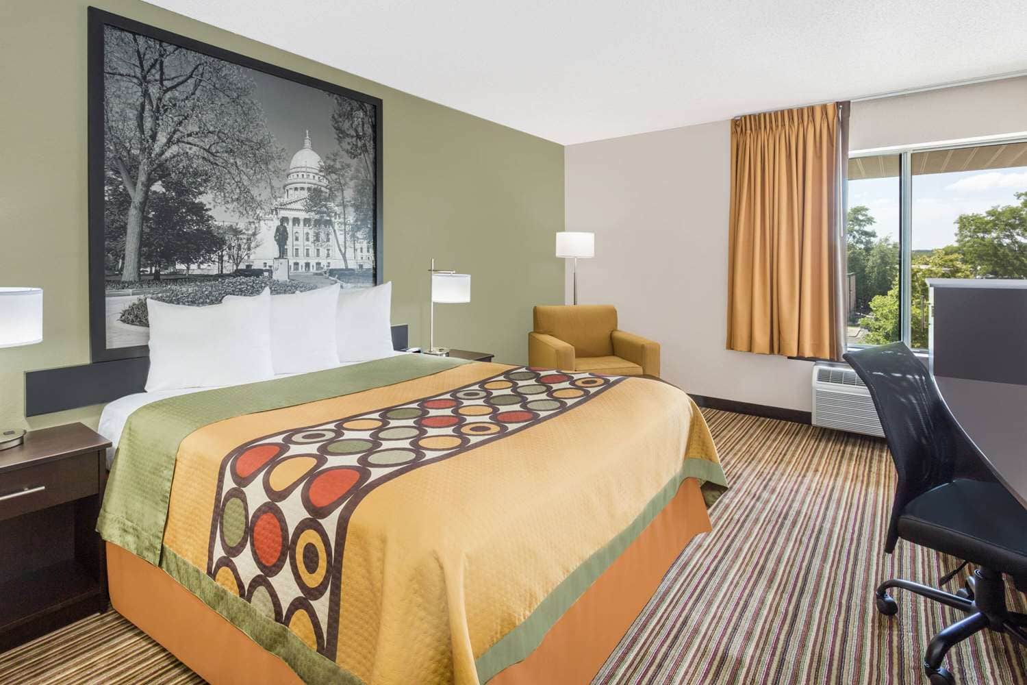 Super 8 by Wyndham Madison South