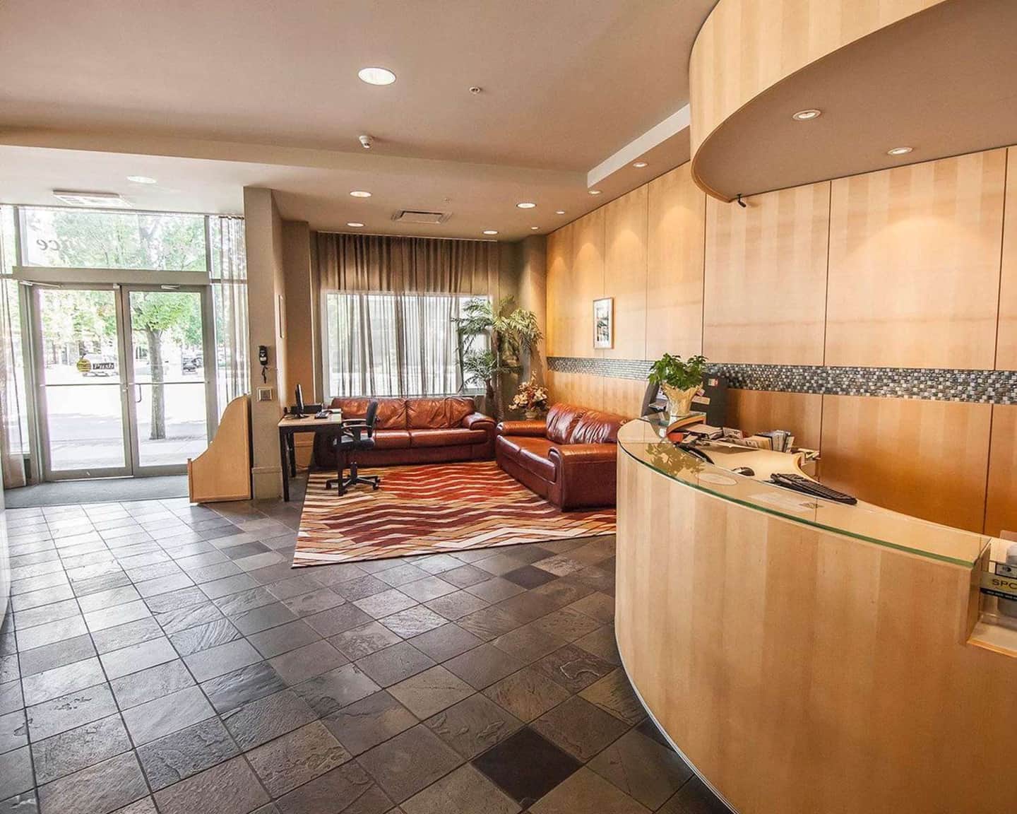 Comfort Hotel Vancouver Airport