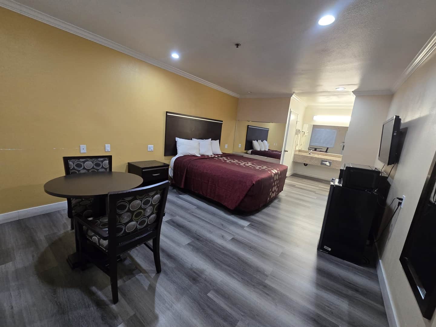 Economy Inn - Ontario