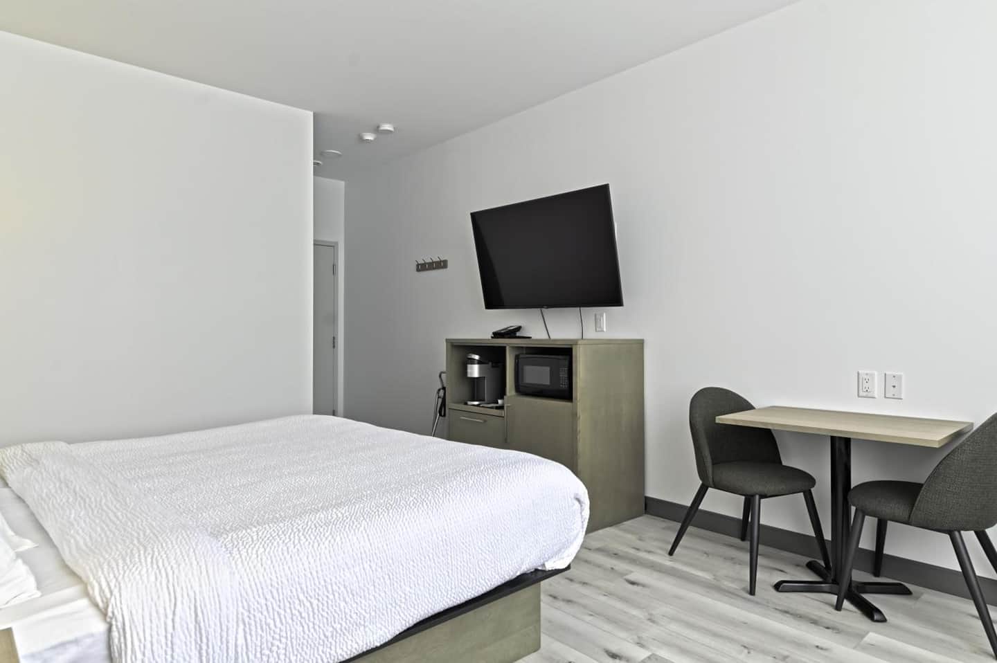 Repotel Levis