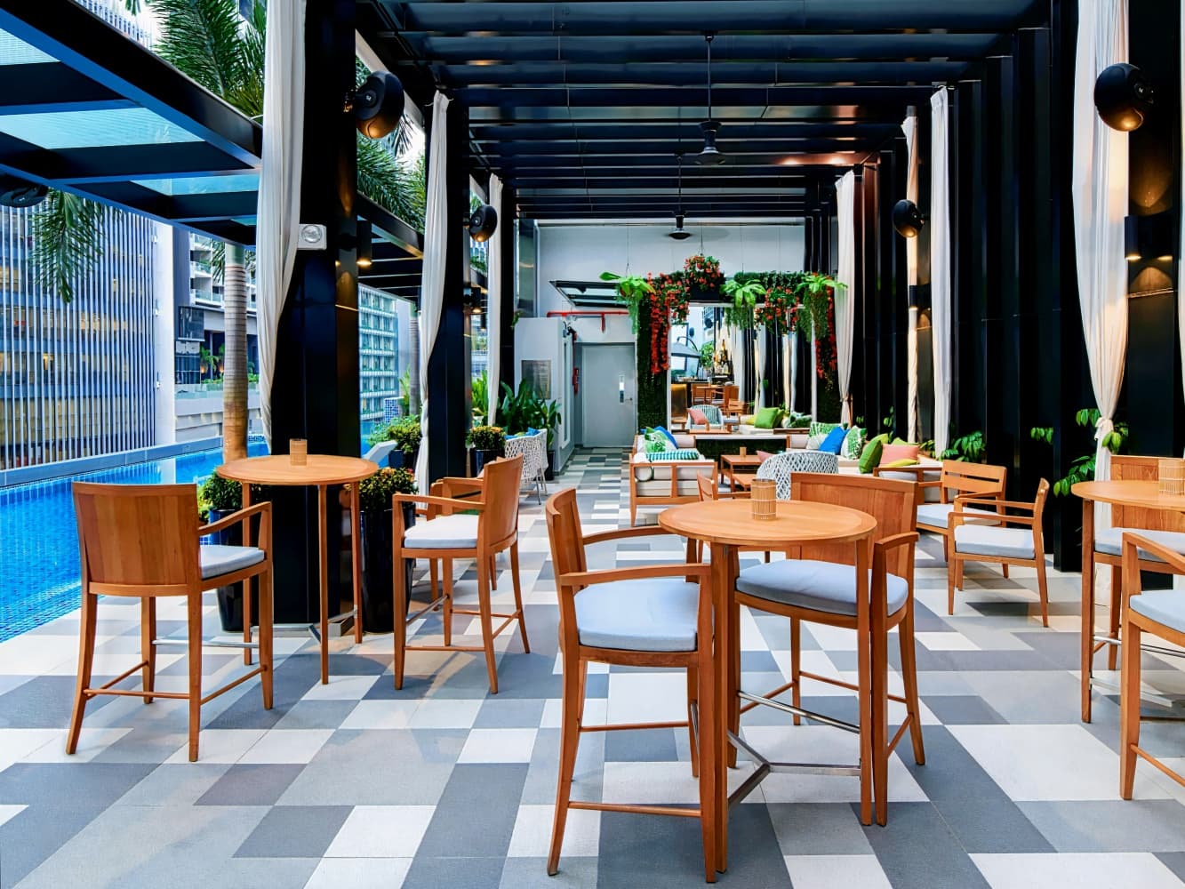 SO/ Singapore