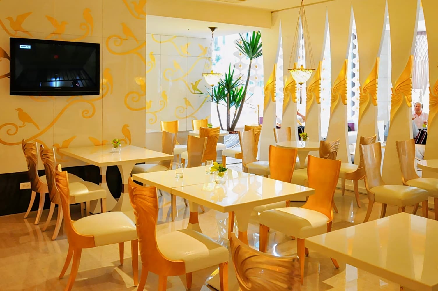 尊爵天際大飯店 Monarch Skyline Hotel