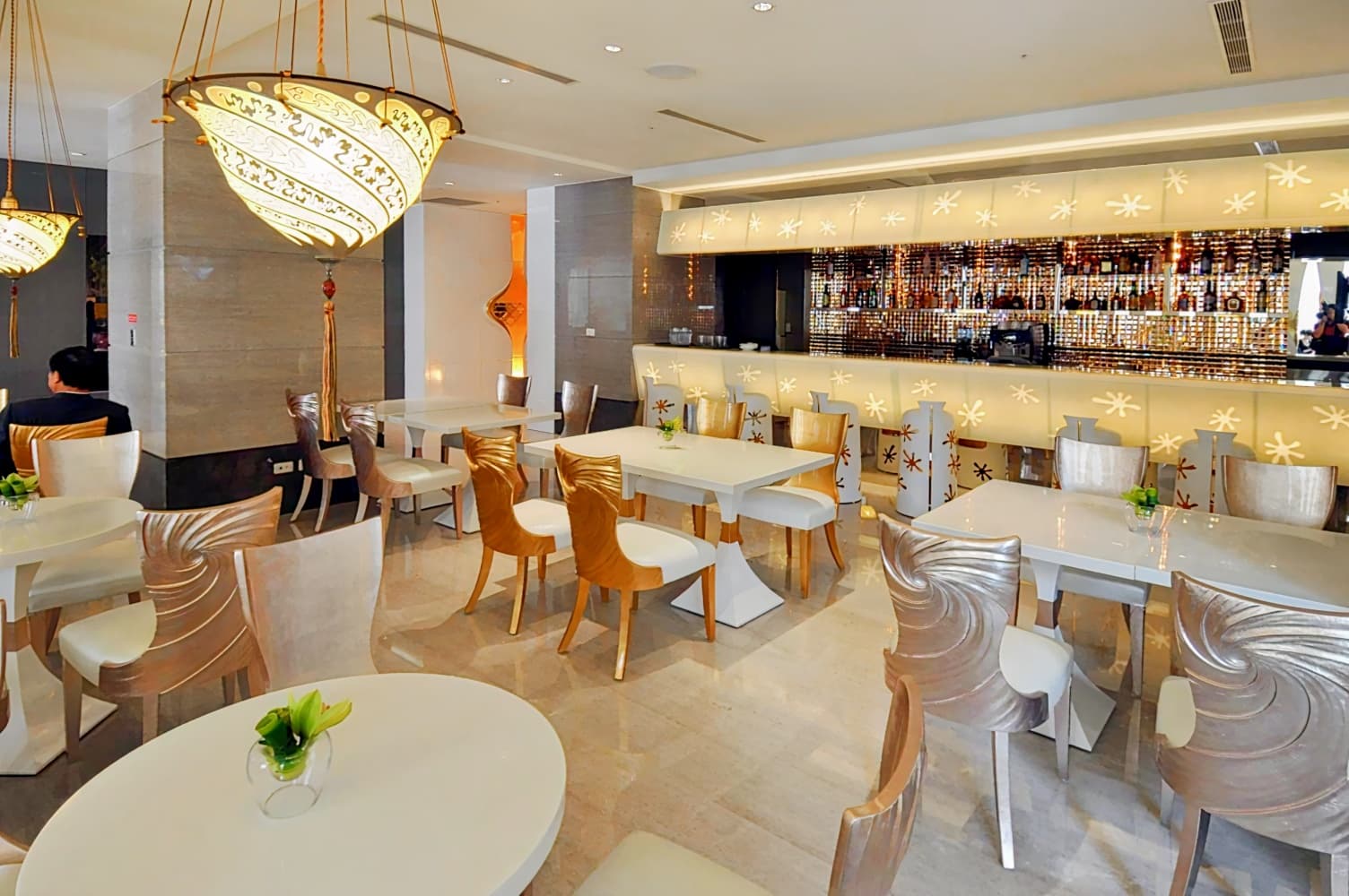 尊爵天際大飯店 Monarch Skyline Hotel