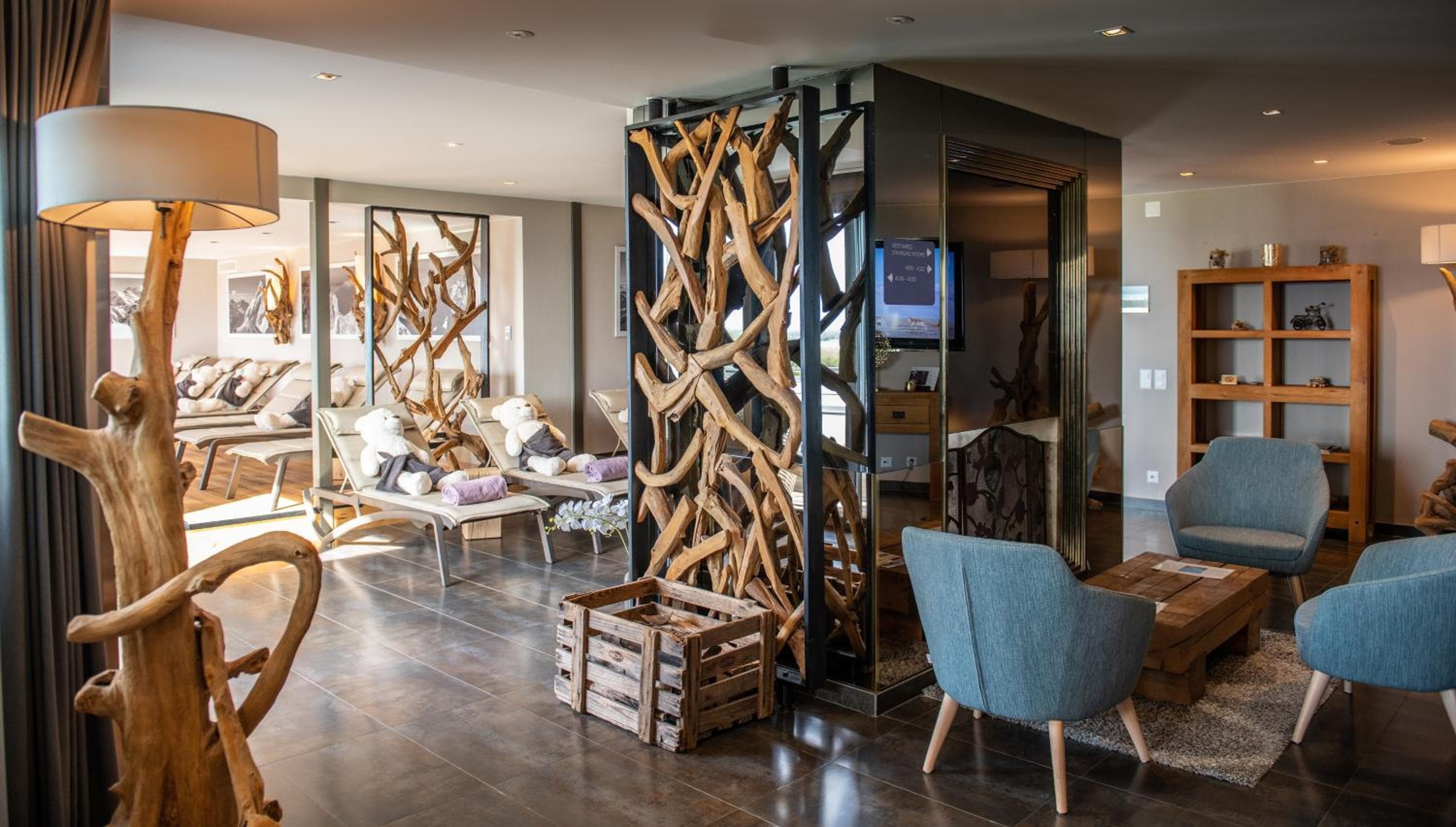 Everness Hotel & Resort