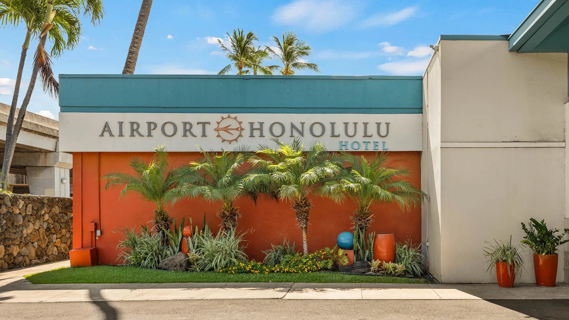 Airport Honolulu Hotel, Trademark Collection by Wyndham