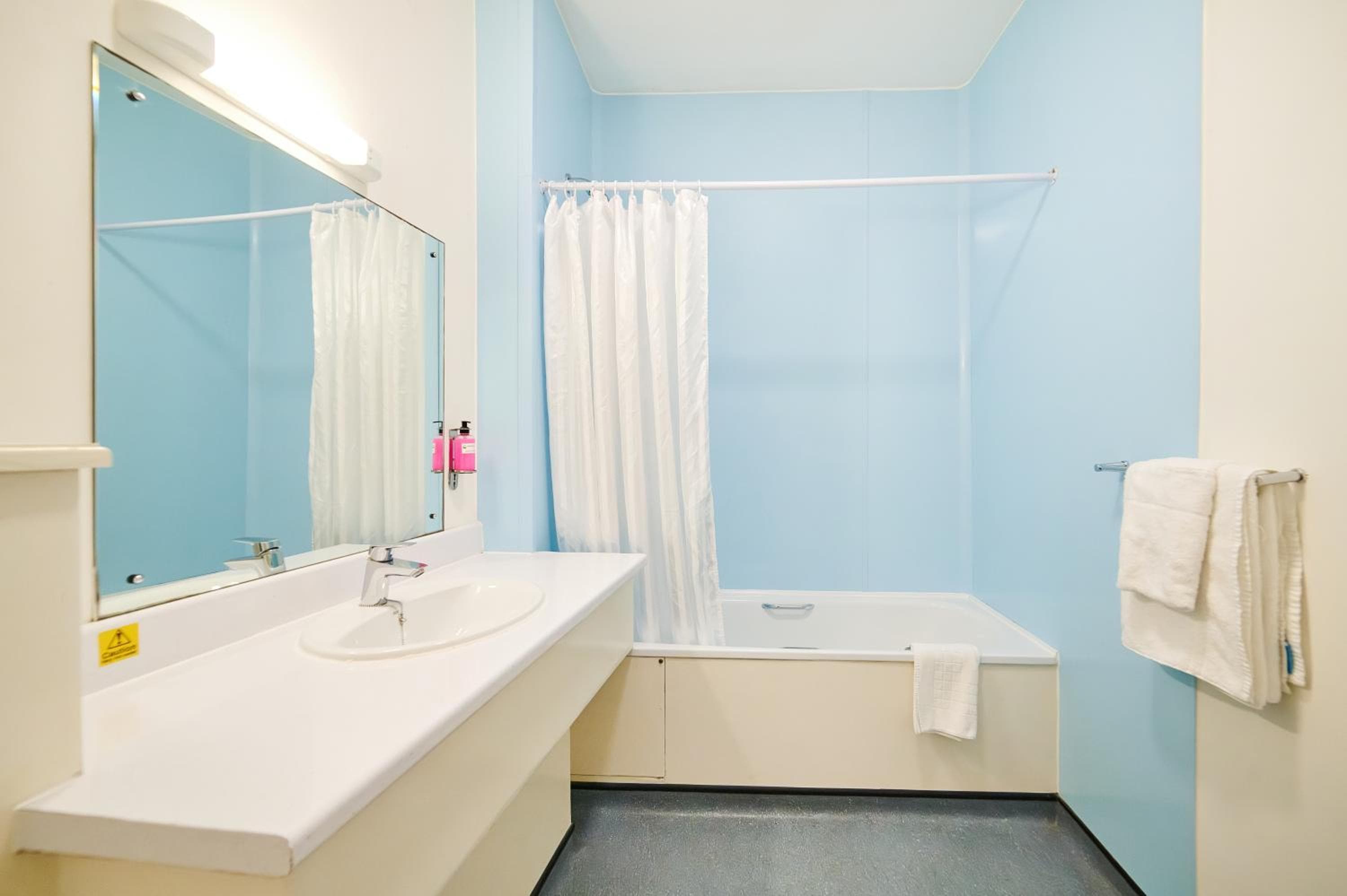 Discovery Inn - Leeds