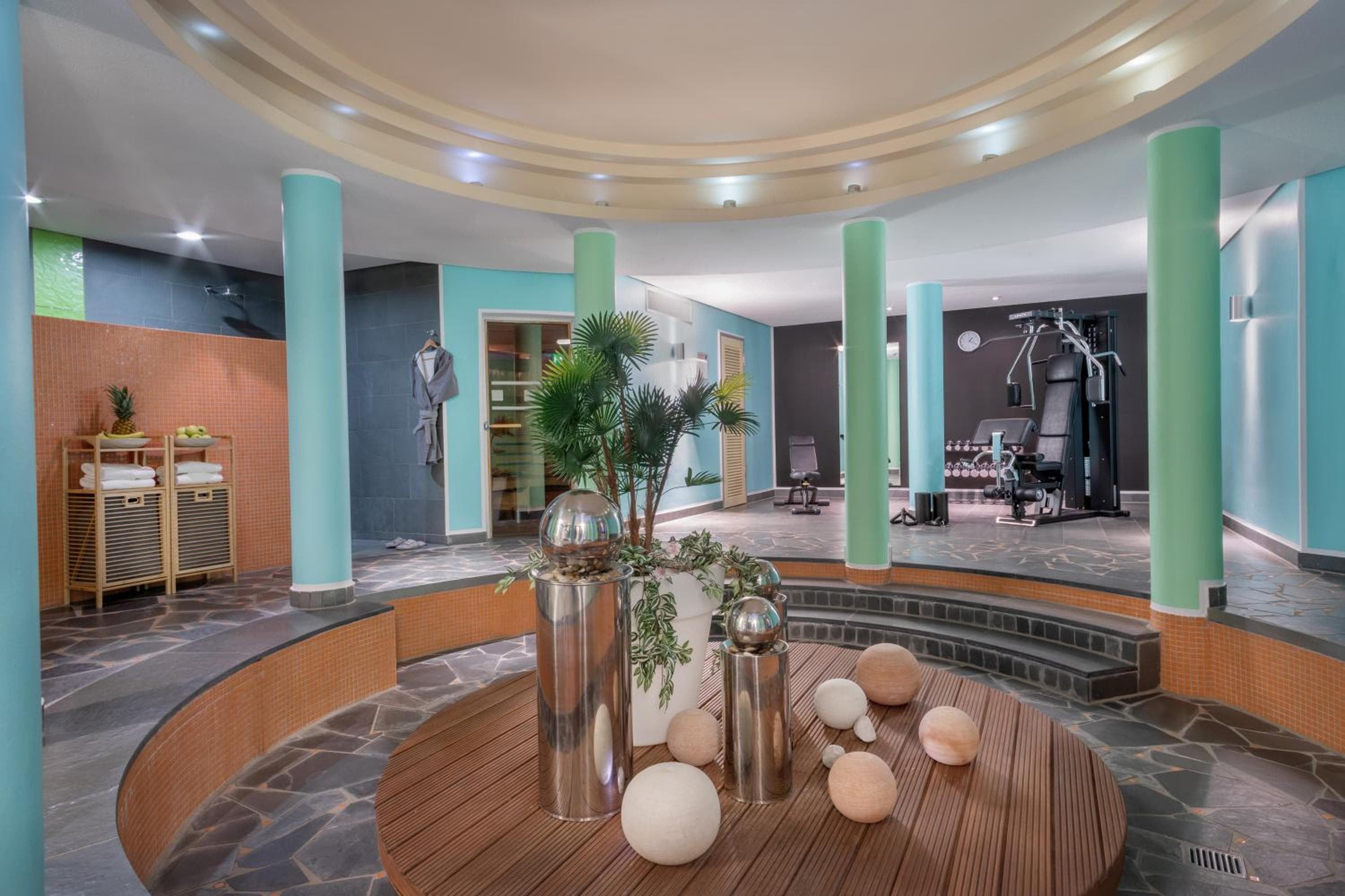 FOUR Munich Neue Messe