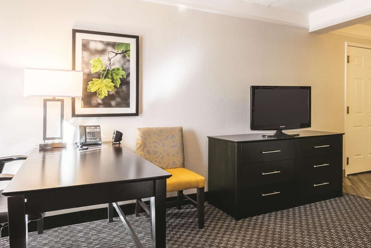 La Quinta Inn & Suites by Wyndham Orlando Airport