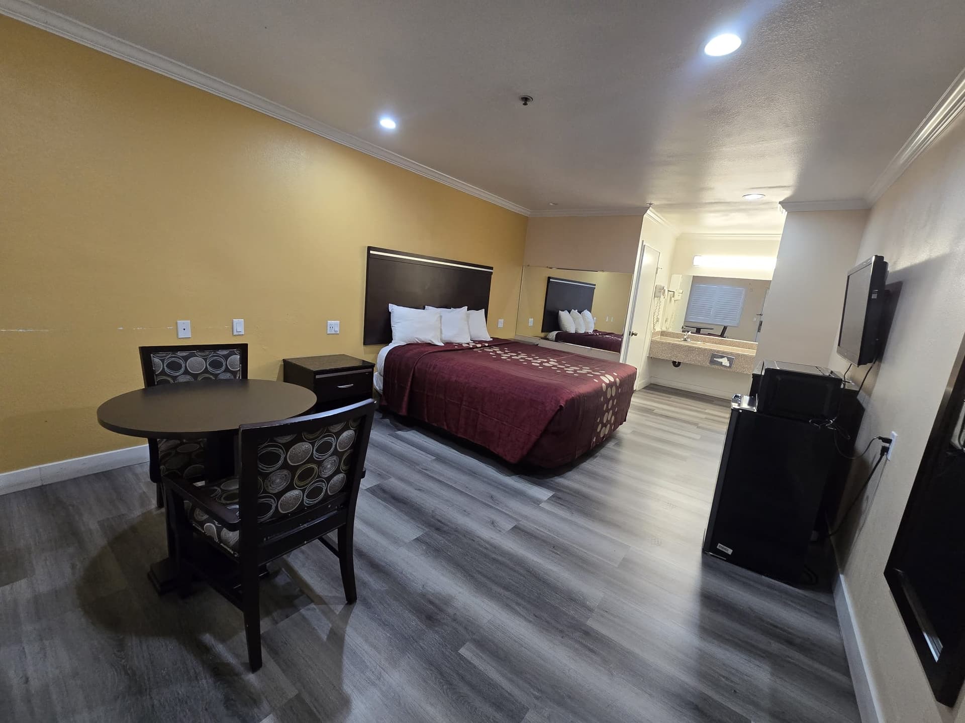 Economy Inn - Ontario