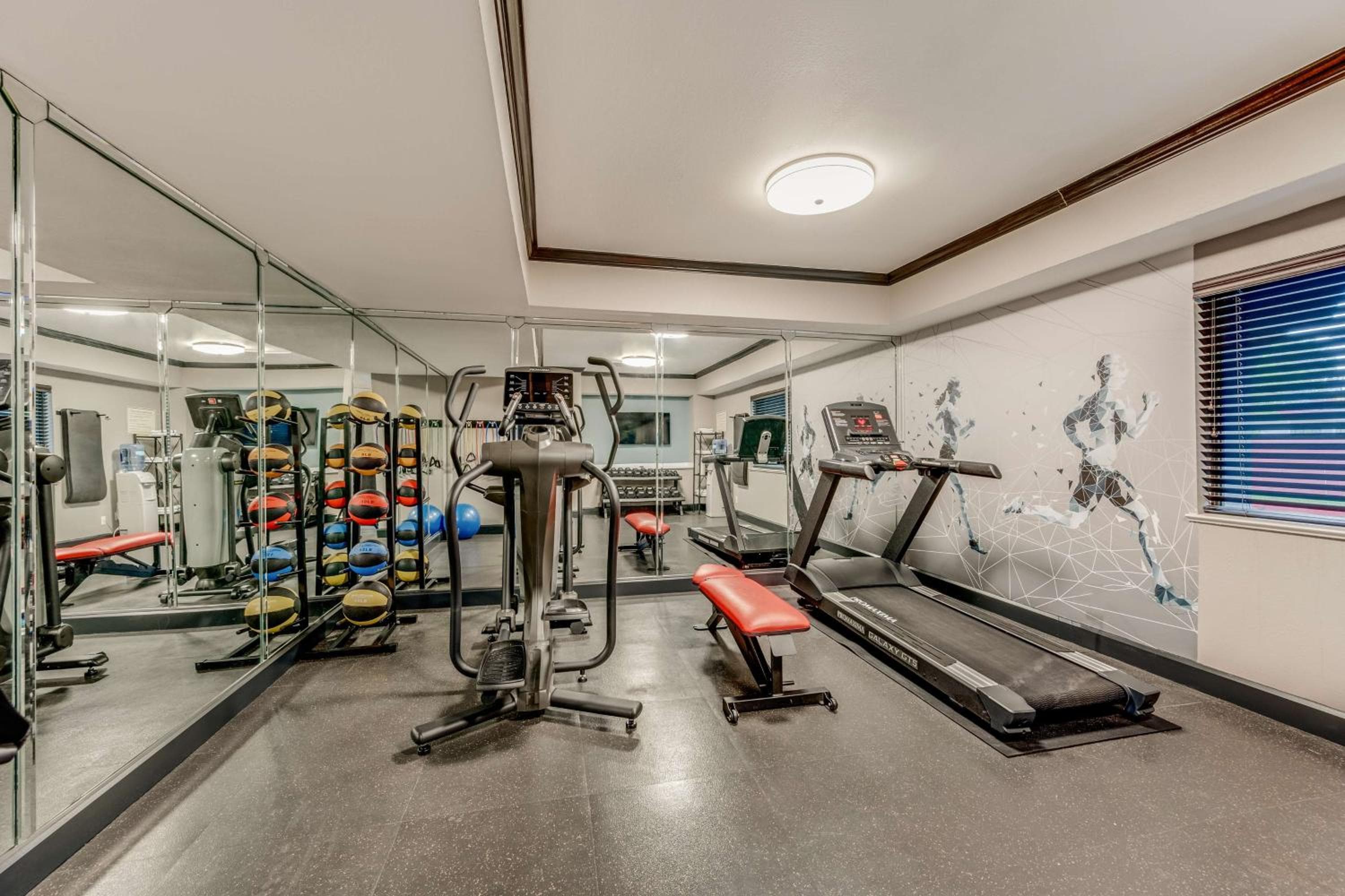 Huntsville Inn & Suites