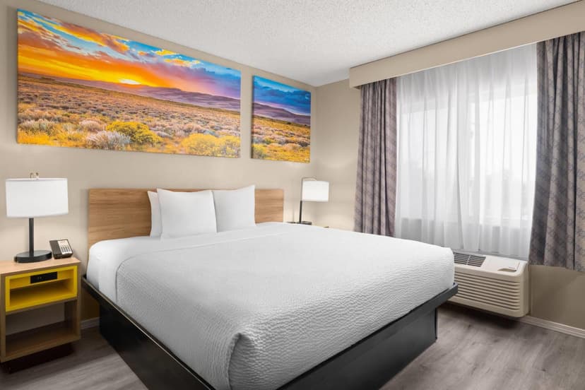 Days Inn & Suites by Wyndham Airport Albuquerque