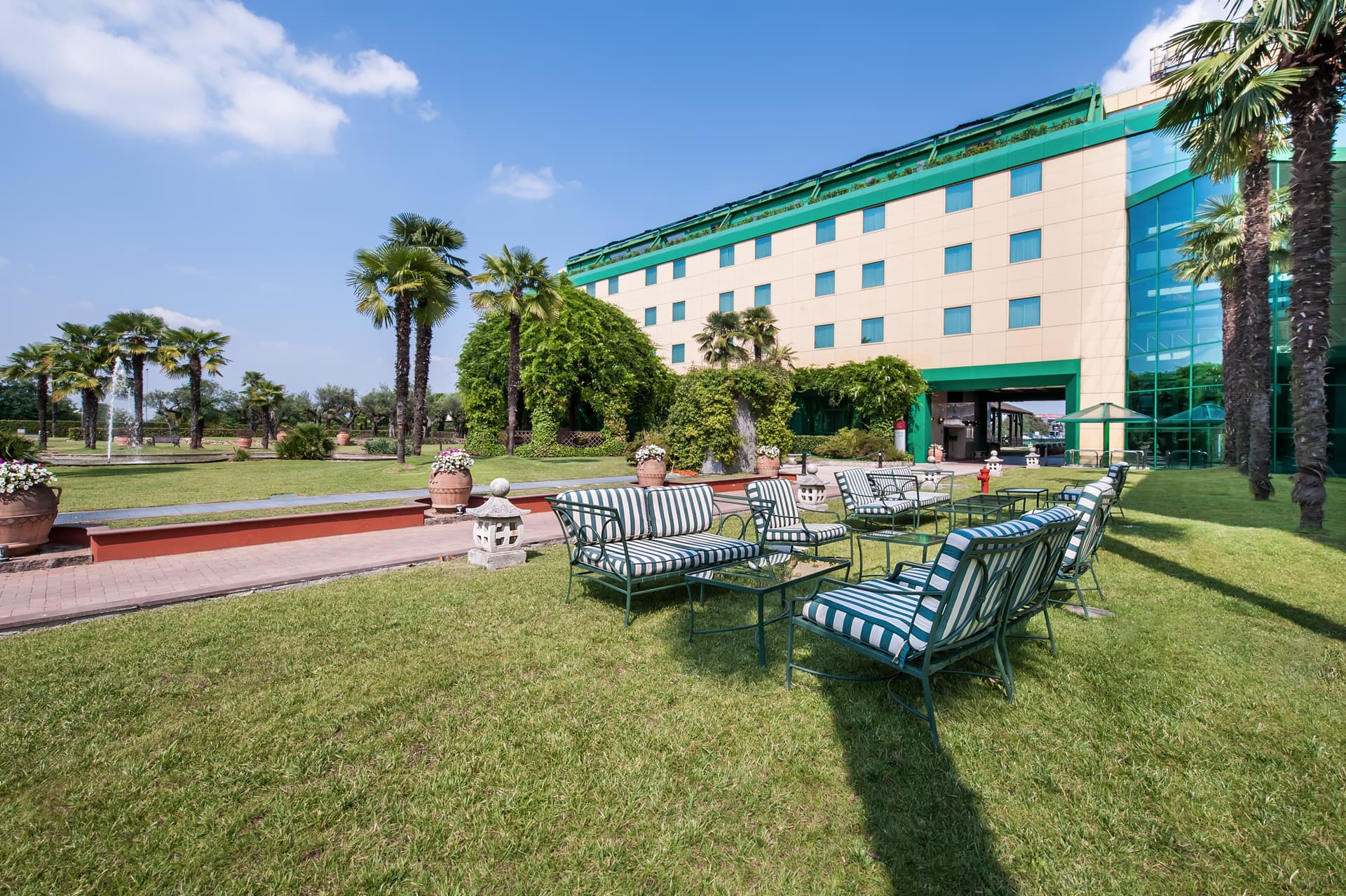 Royal Garden Hotel