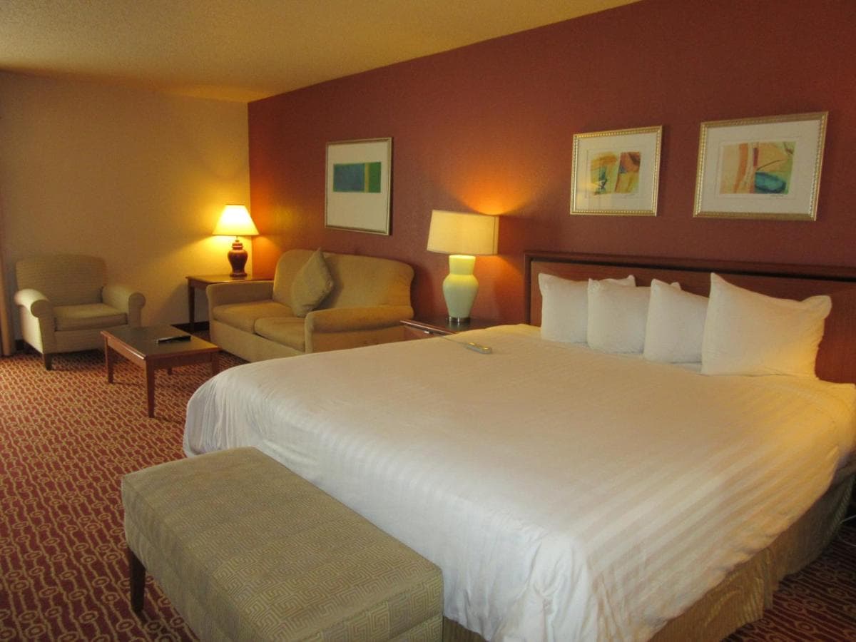 Atrium Hotel & Suites DFW Airport