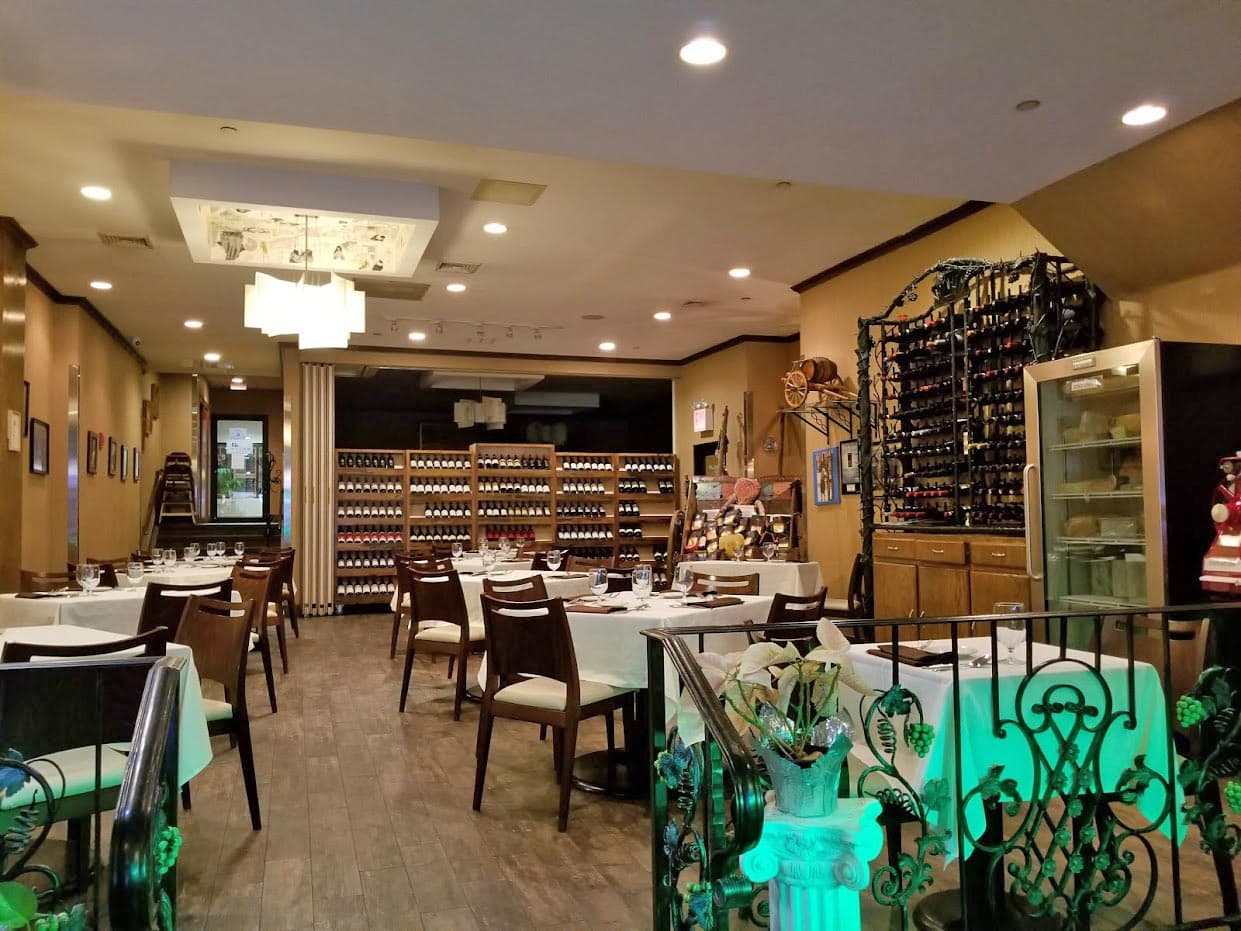 Marco LaGuardia Hotel and Suites