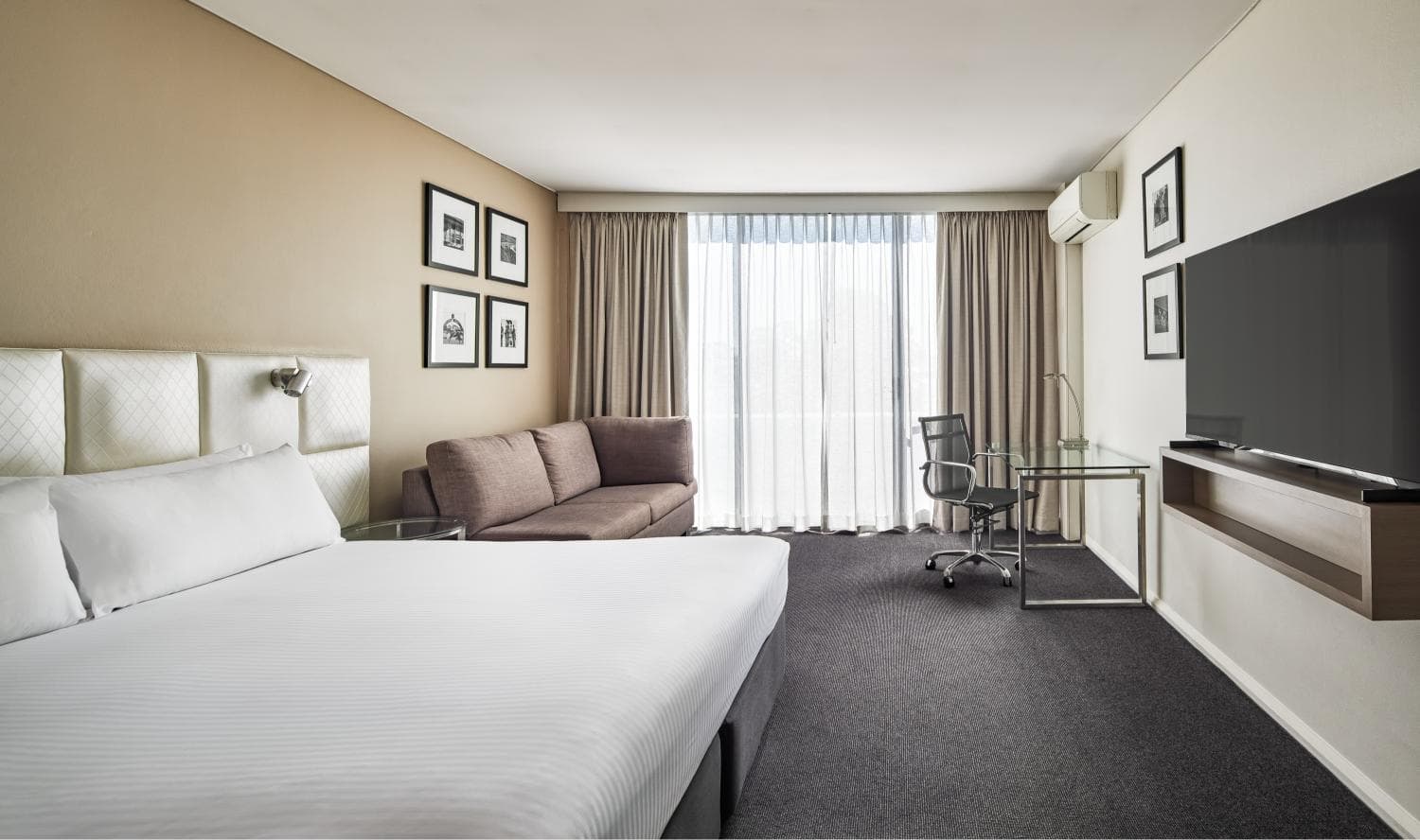 Holiday Inn Warwick Farm, an IHG Hotel