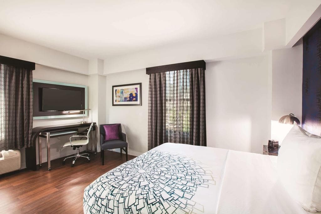 La Quinta Inn & Suites by Wyndham Dallas Downtown