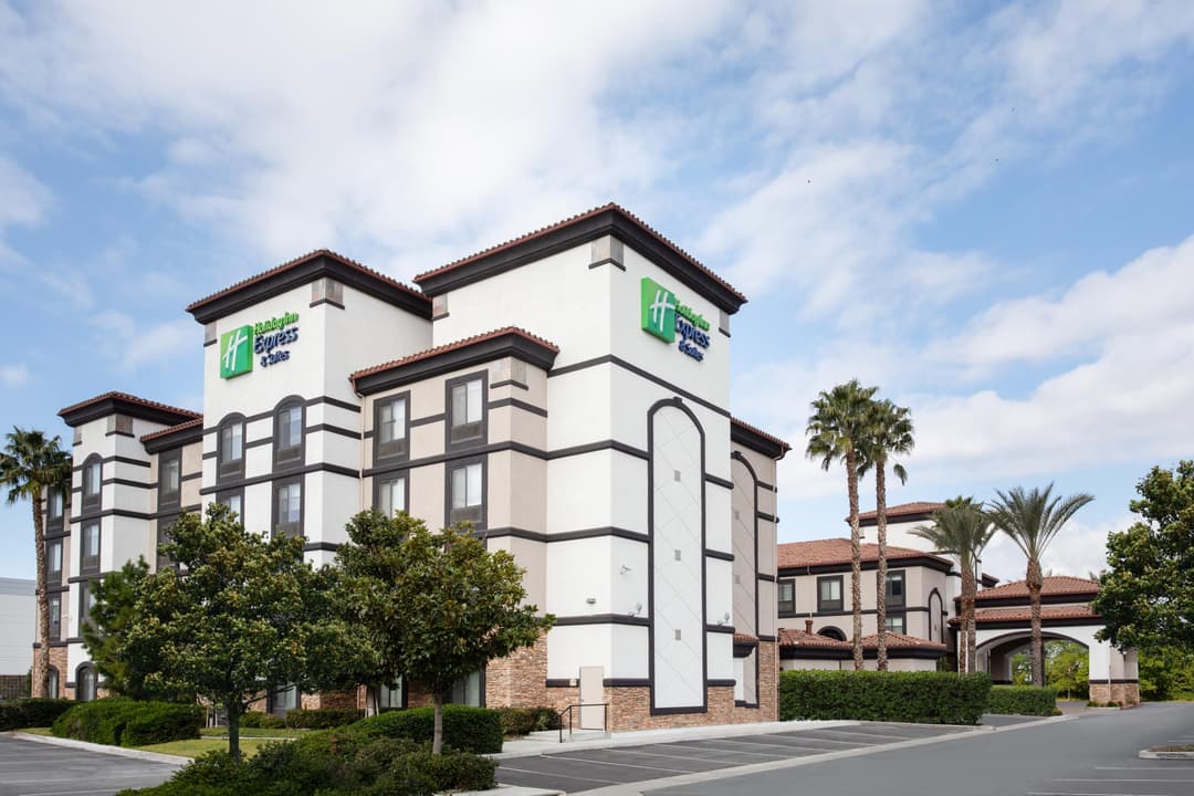 Holiday Inn Express & Suites Ontario Airport, an IHG Hotel