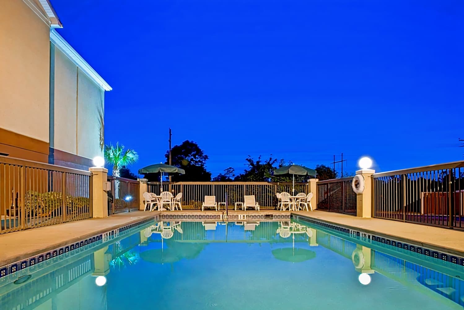 Holiday Inn Express Hotel & Suites Milton