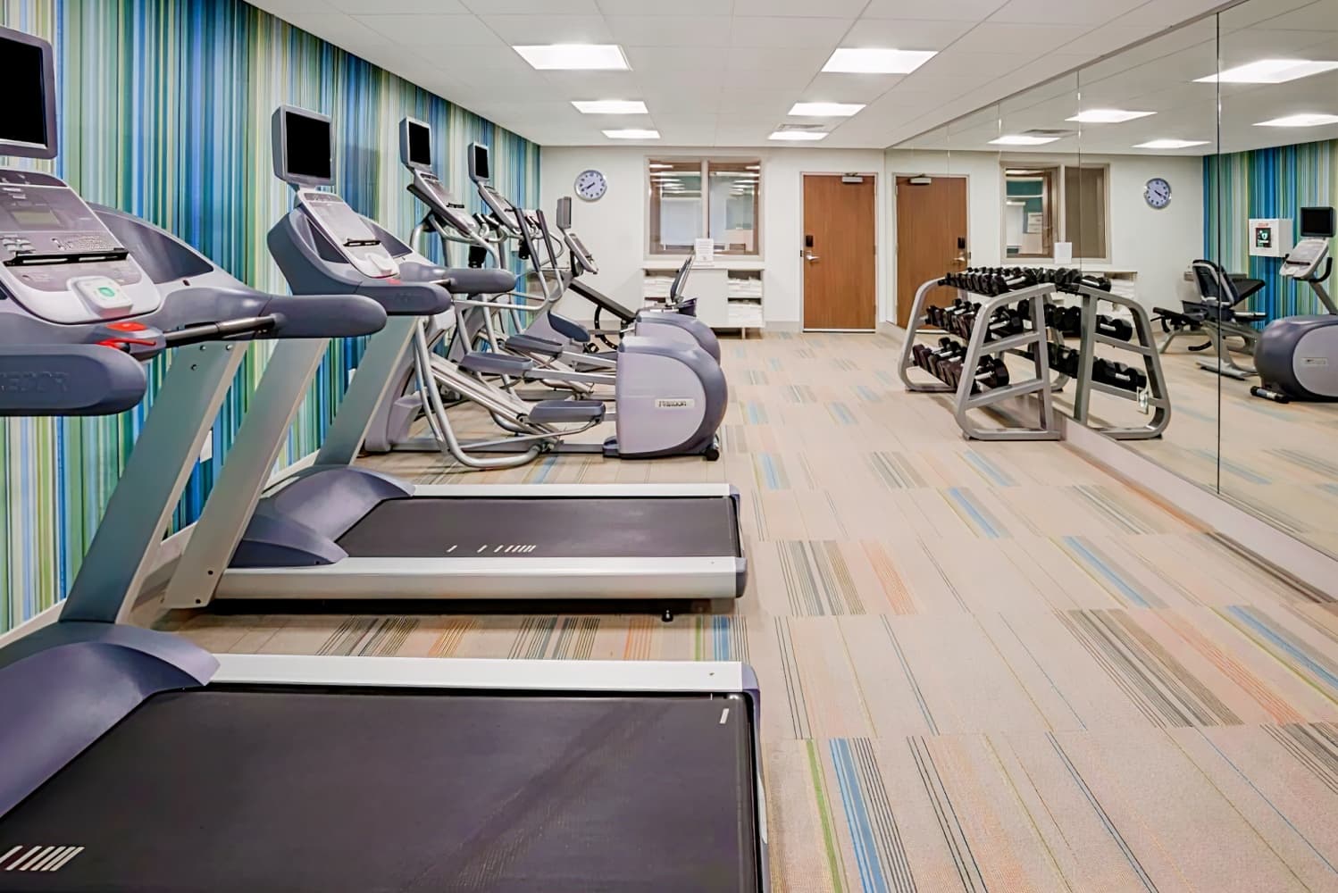 Holiday Inn Express and Suites Des Moines Downtown