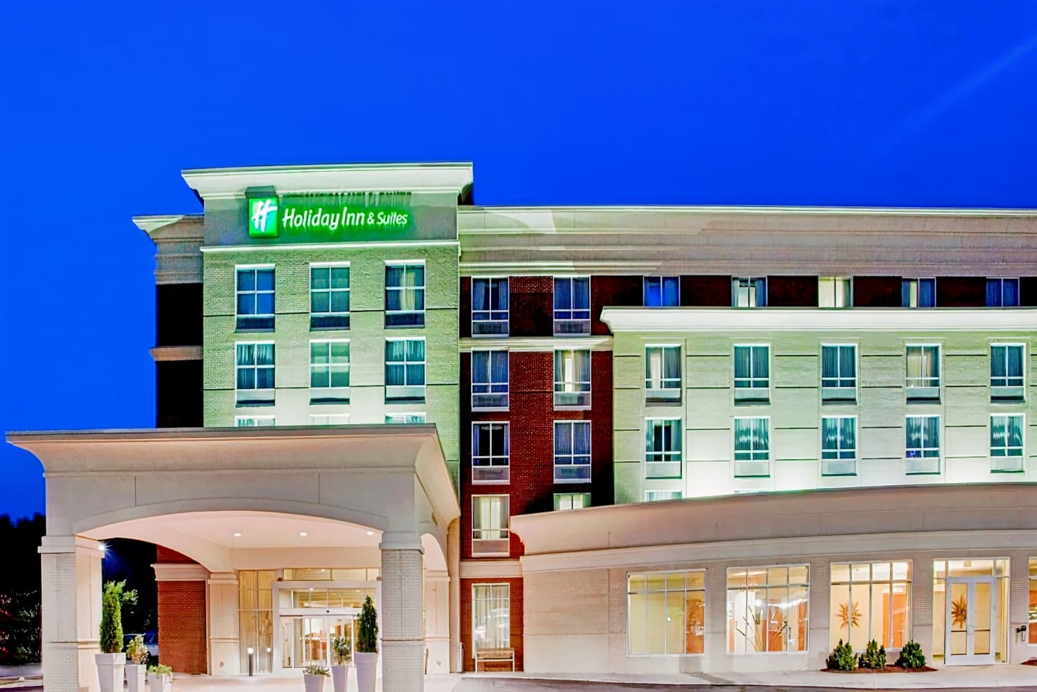 Holiday Inn & Suites Williamsburg-Historic Gateway