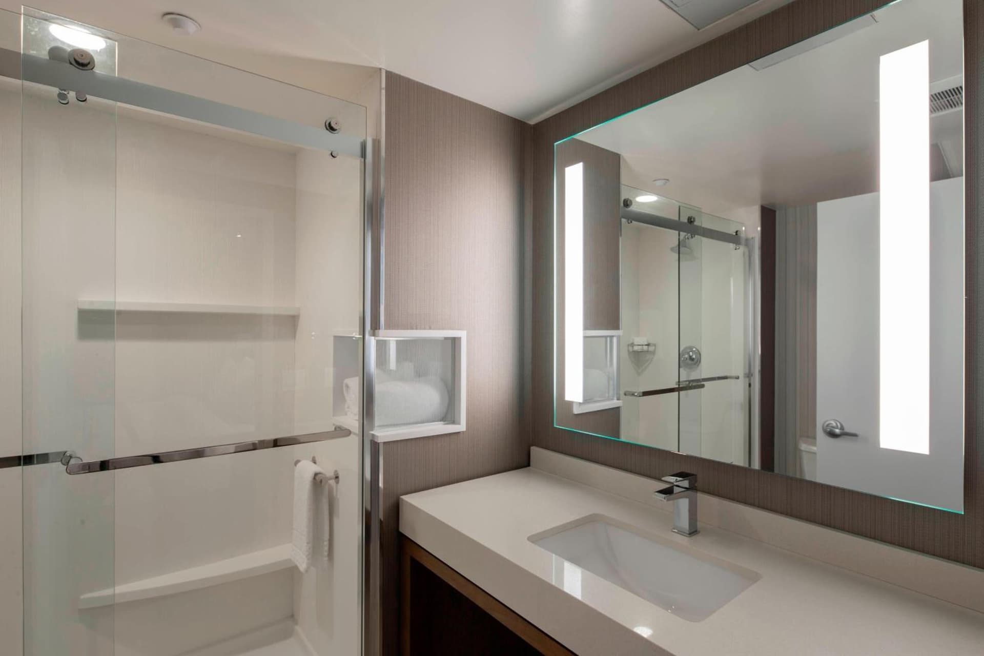 Courtyard by Marriott New York Queens/Fresh Meadows
