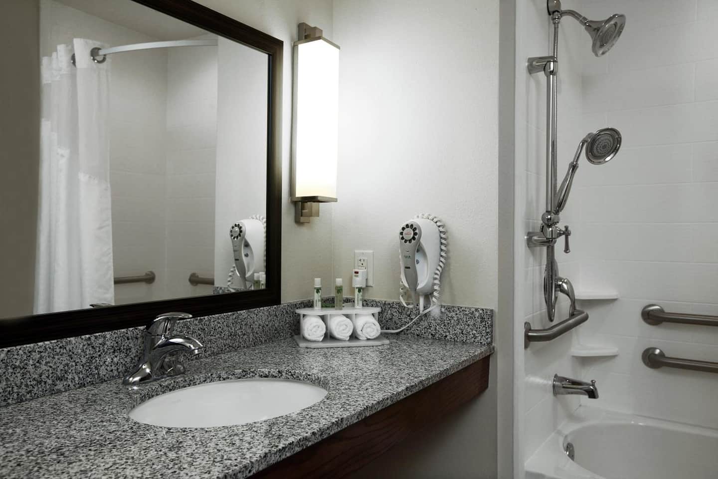 Holiday Inn Express & Suites Omaha South Ralston Arena