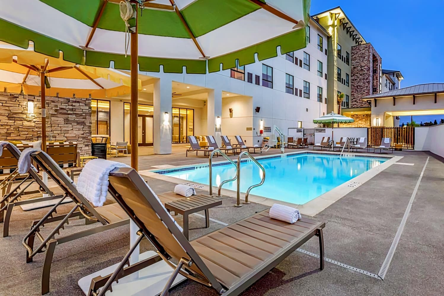 Cambria Hotel Sonoma Wine Country