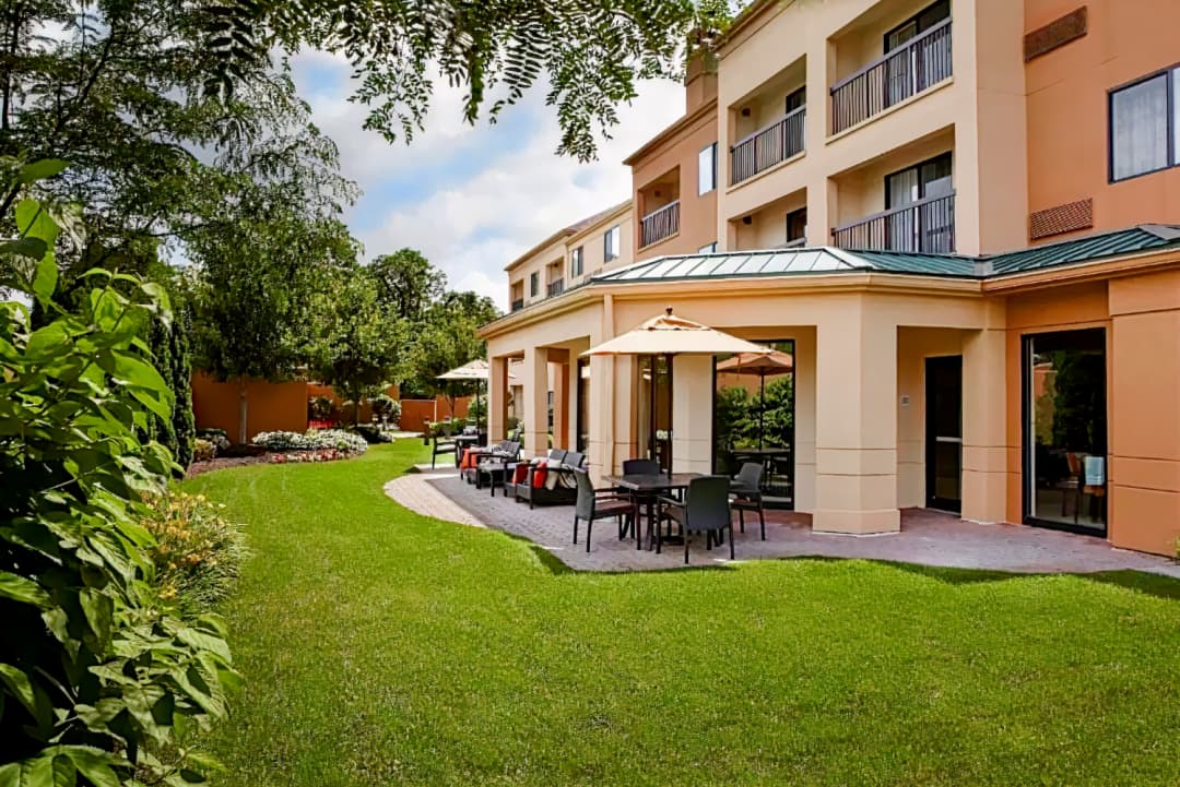 Courtyard Newark Granville