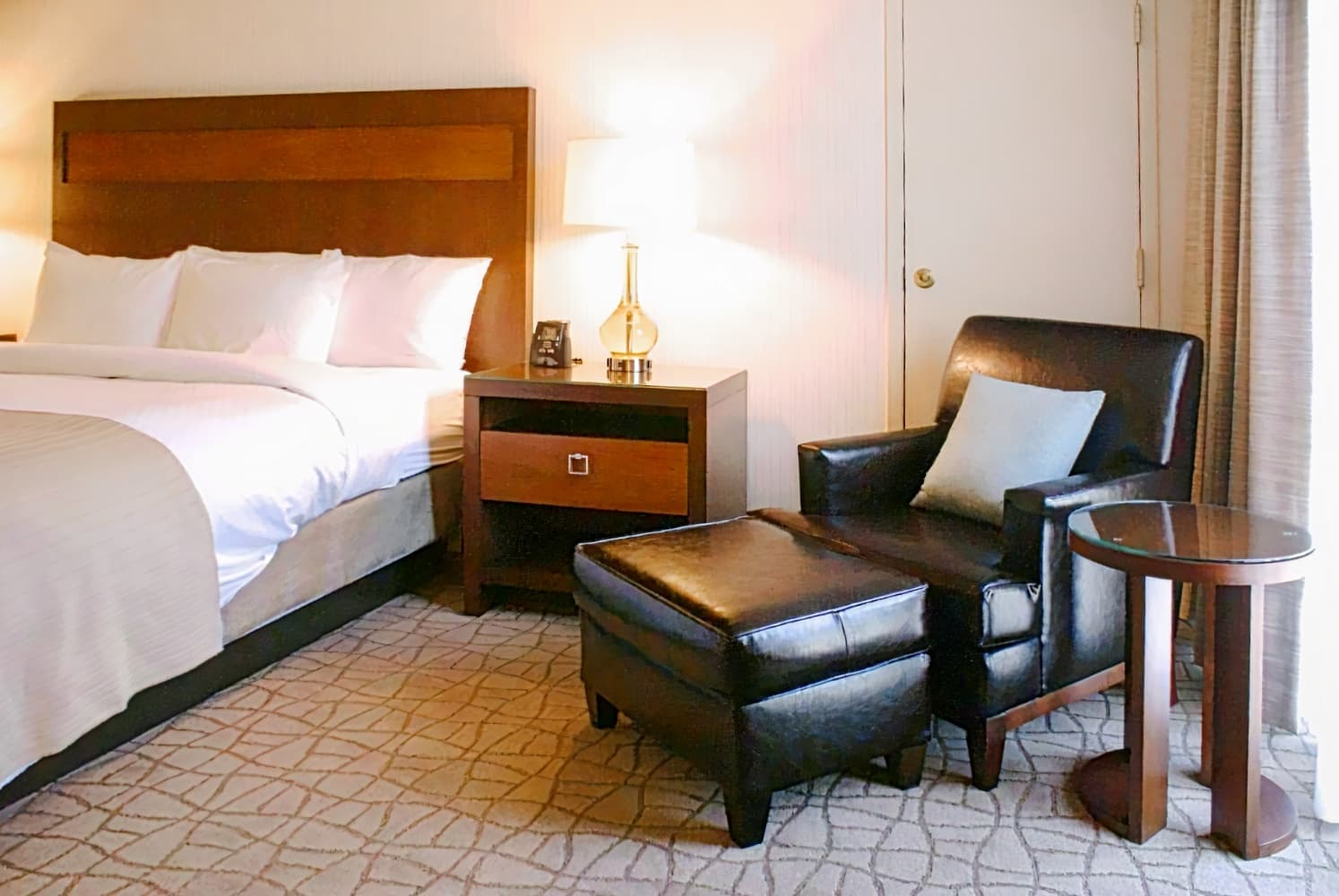 DoubleTree by Hilton Pittsburgh-Green Tree