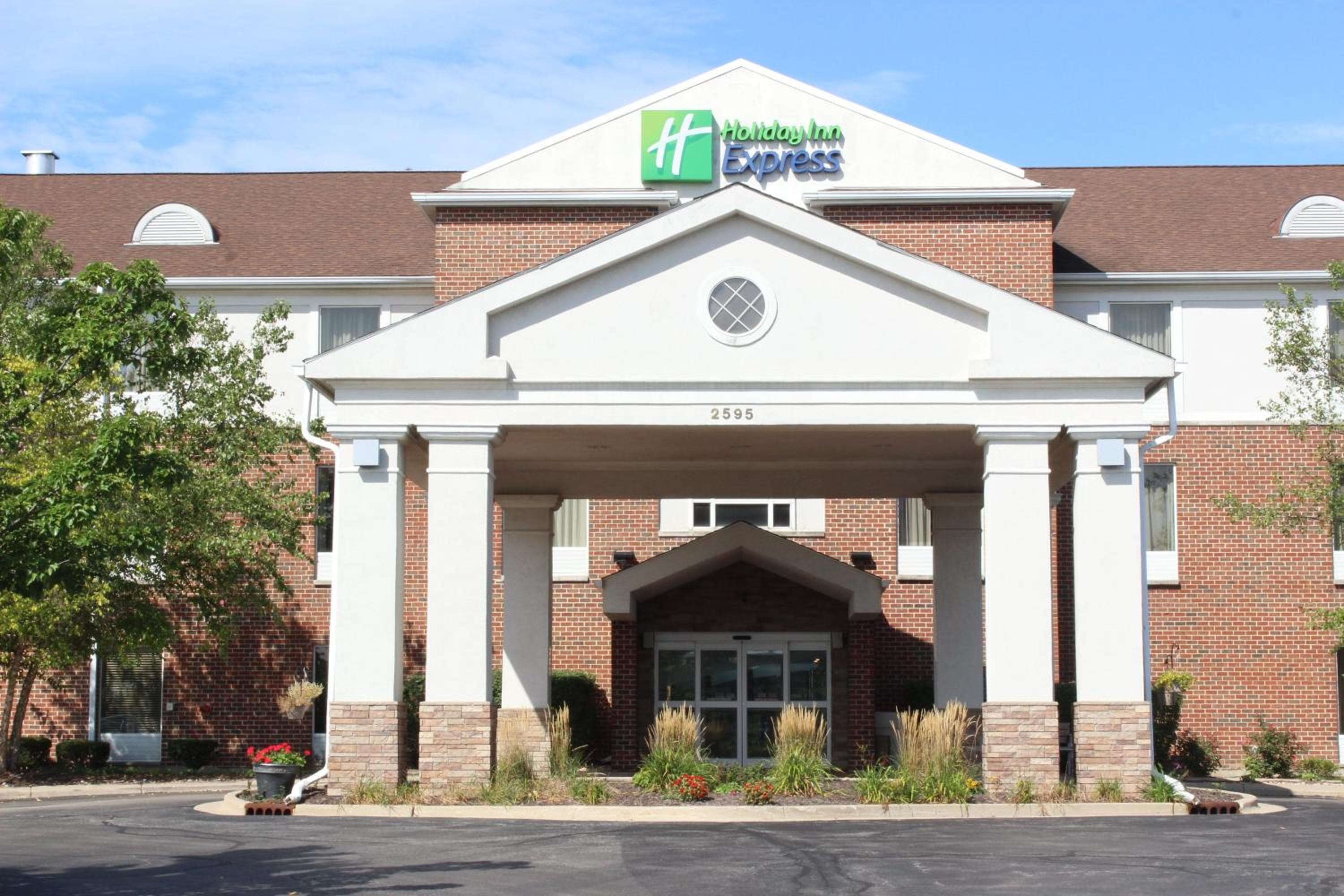 Holiday Inn Express Hotel & Suites Chicago-Algonquin, an IHG Hotel