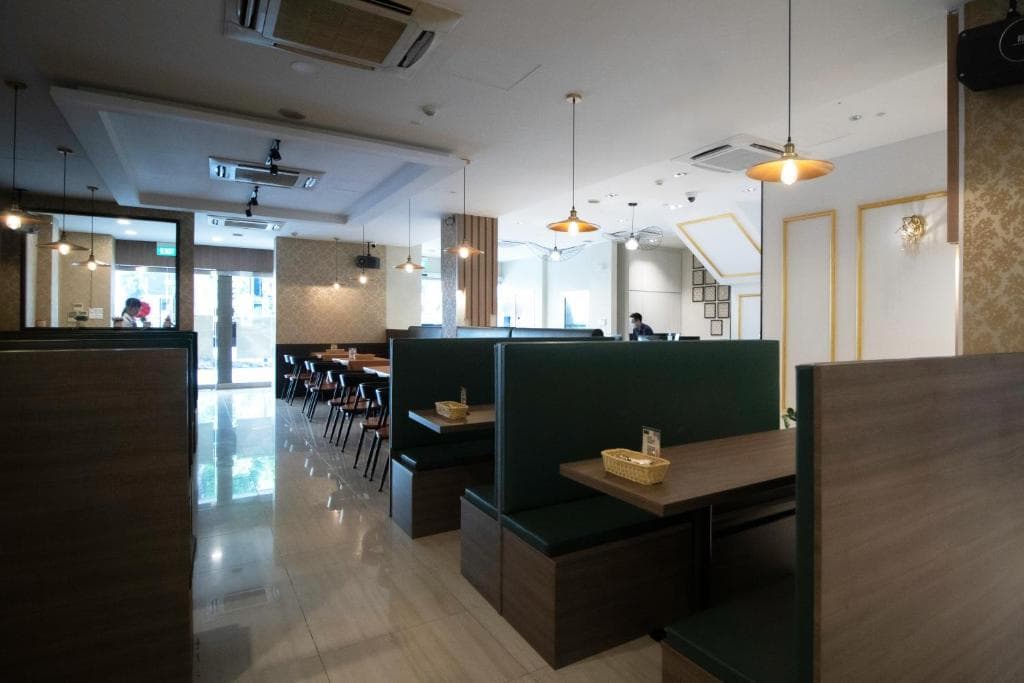 Victoria Hotel, a NuVe Group Collection
