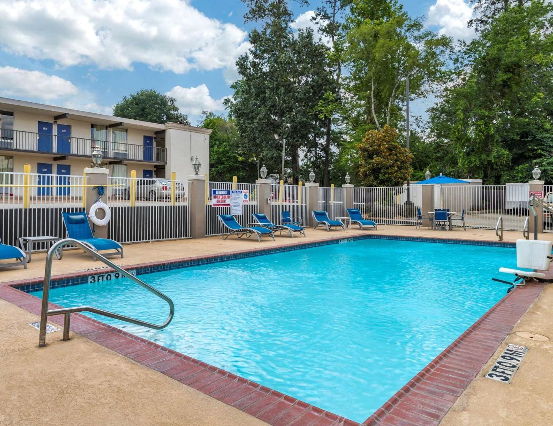 Comfort Inn & Suites Cleveland, Texas