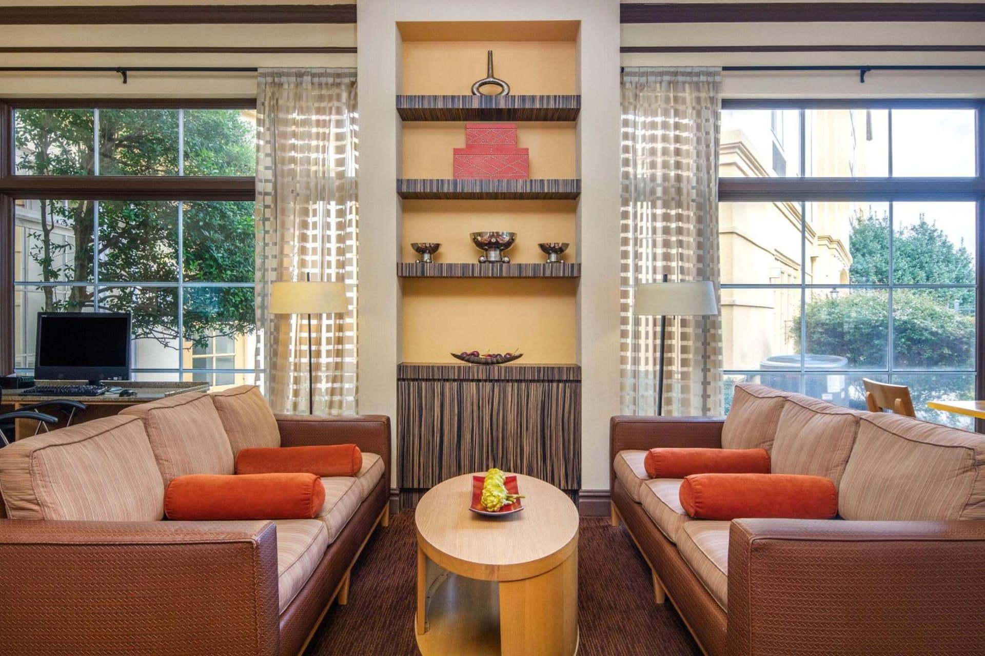 La Quinta Inn and Suites by Wyndham Atlanta Ballpark Galleria