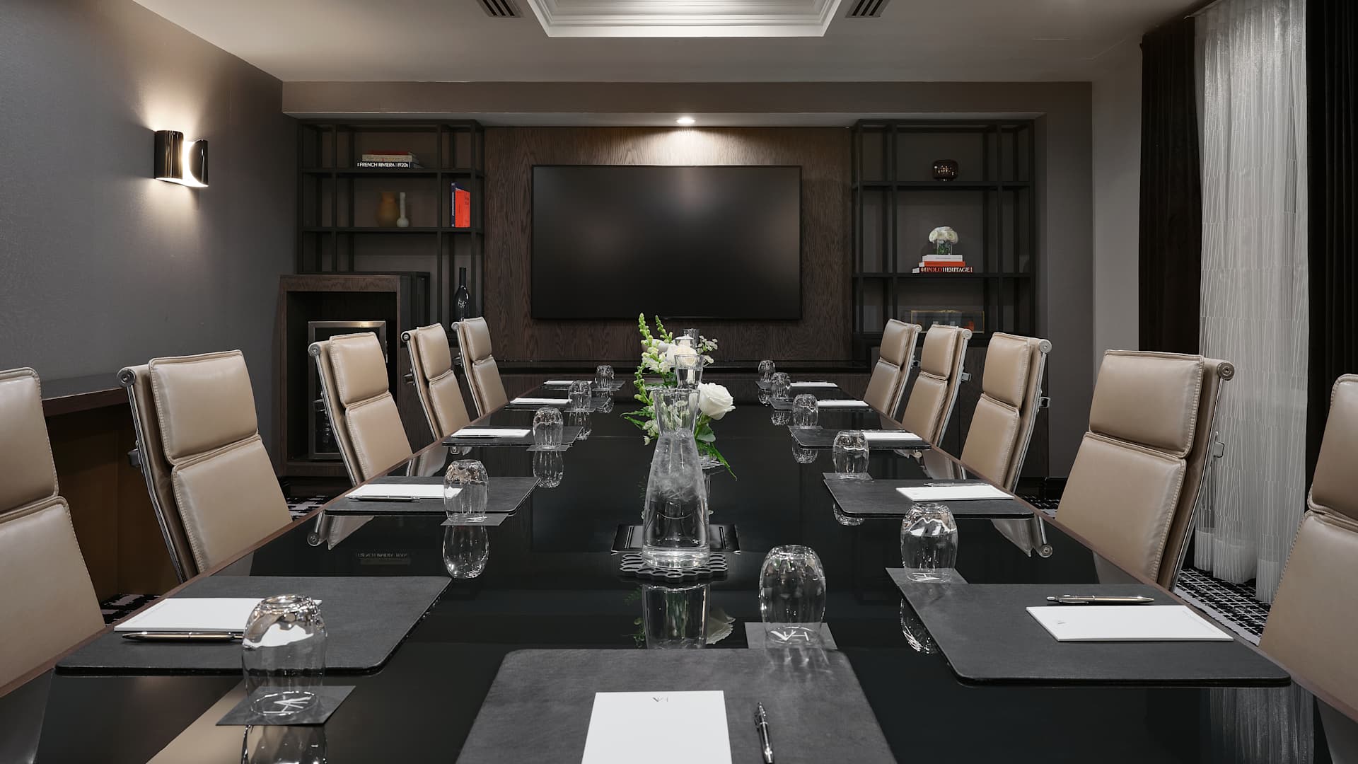 Vogue Hotel Montreal Downtown, Curio Collection by Hilton