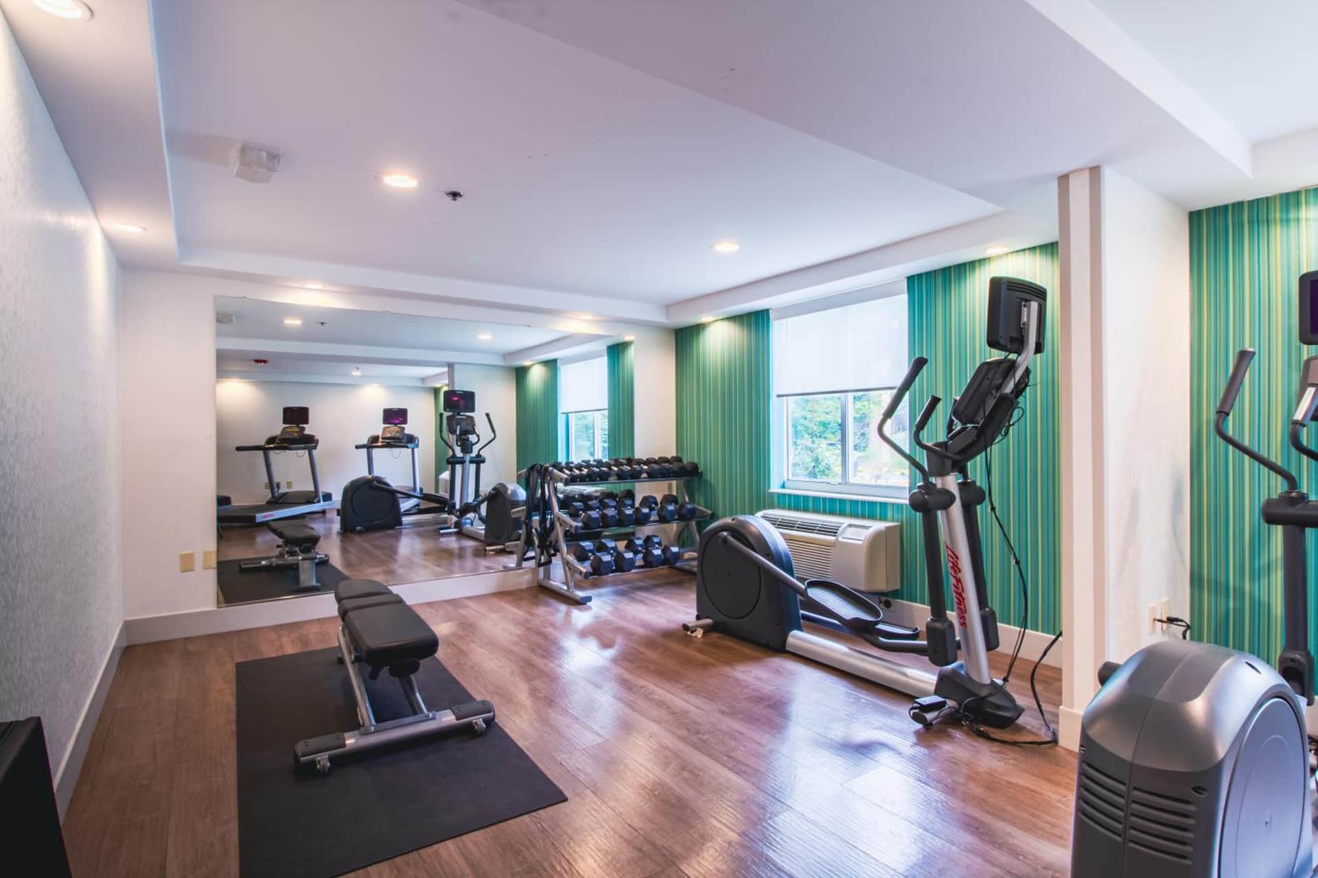 Holiday Inn Express & Suites - Lincoln East - White Mountains, an IHG Hotel