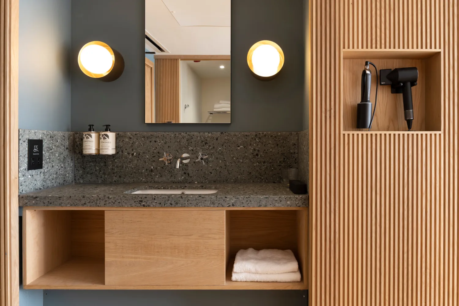 Mollie's Motel & Diner Bristol