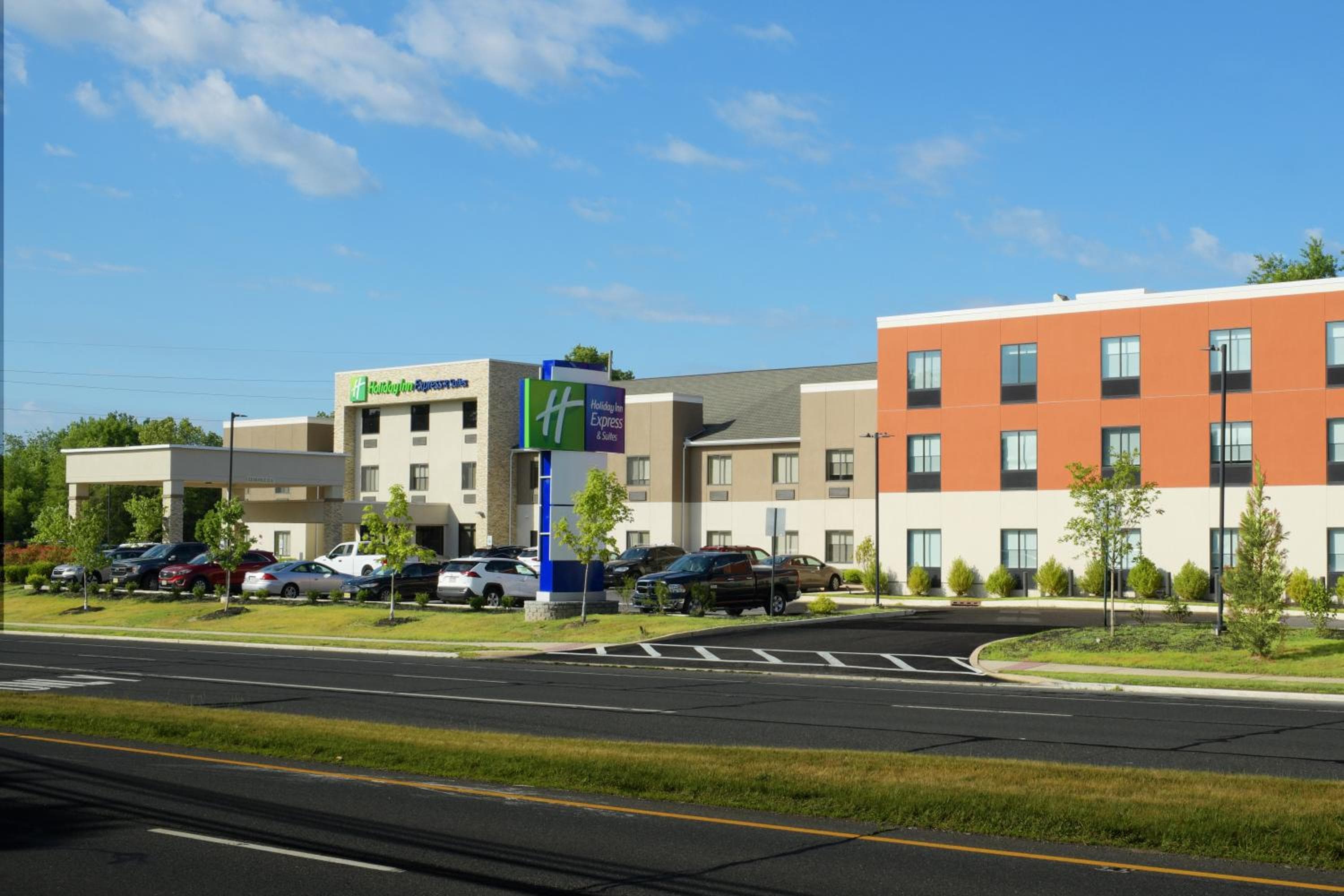 Holiday Inn Express & Suites - Williamstown - Glassboro, an IHG Hotel