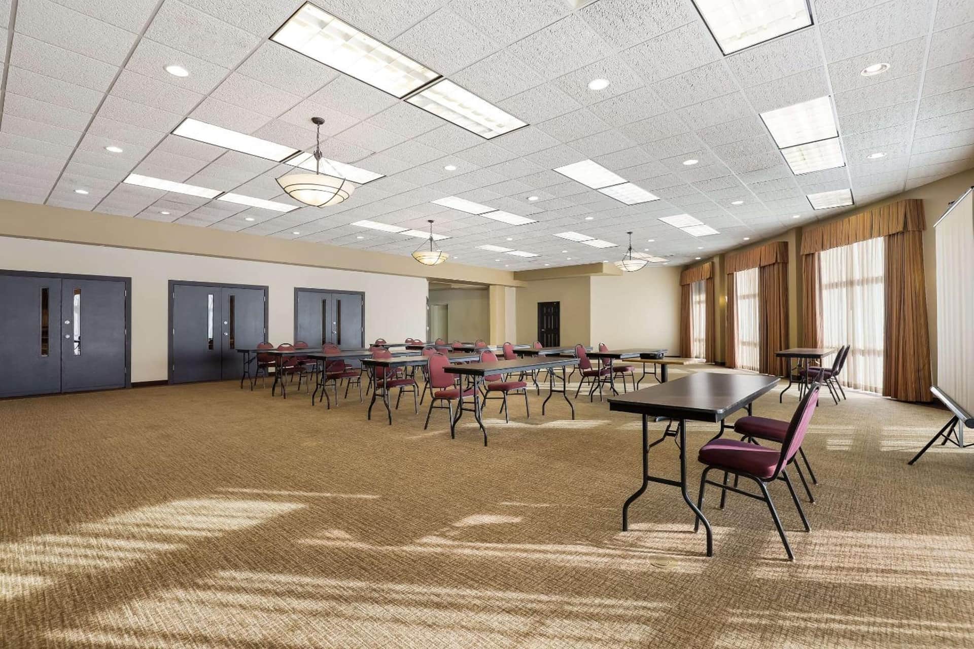 MainStay Suites Fitchburg - Madison