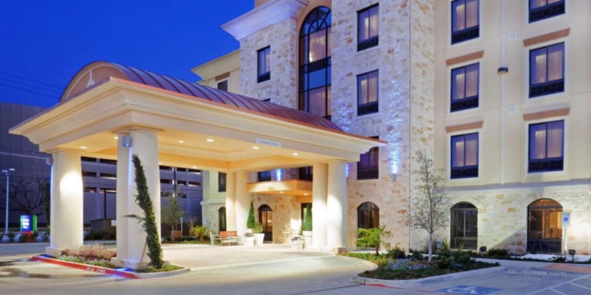 Comfort Inn & Suites Dallas Medical-Market Center