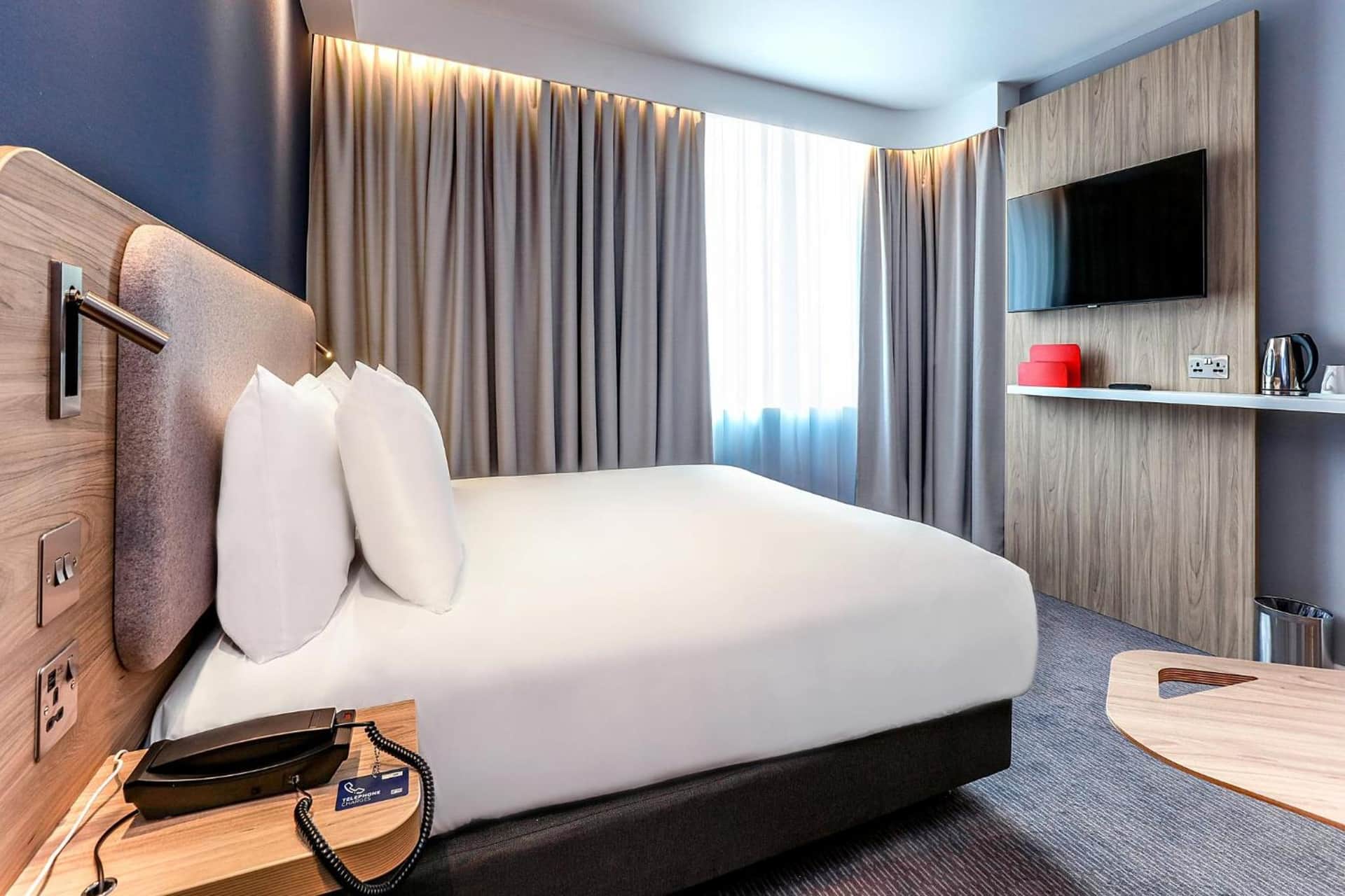 Holiday Inn Express - Hamburg South A7-AS42, an IHG Hotel