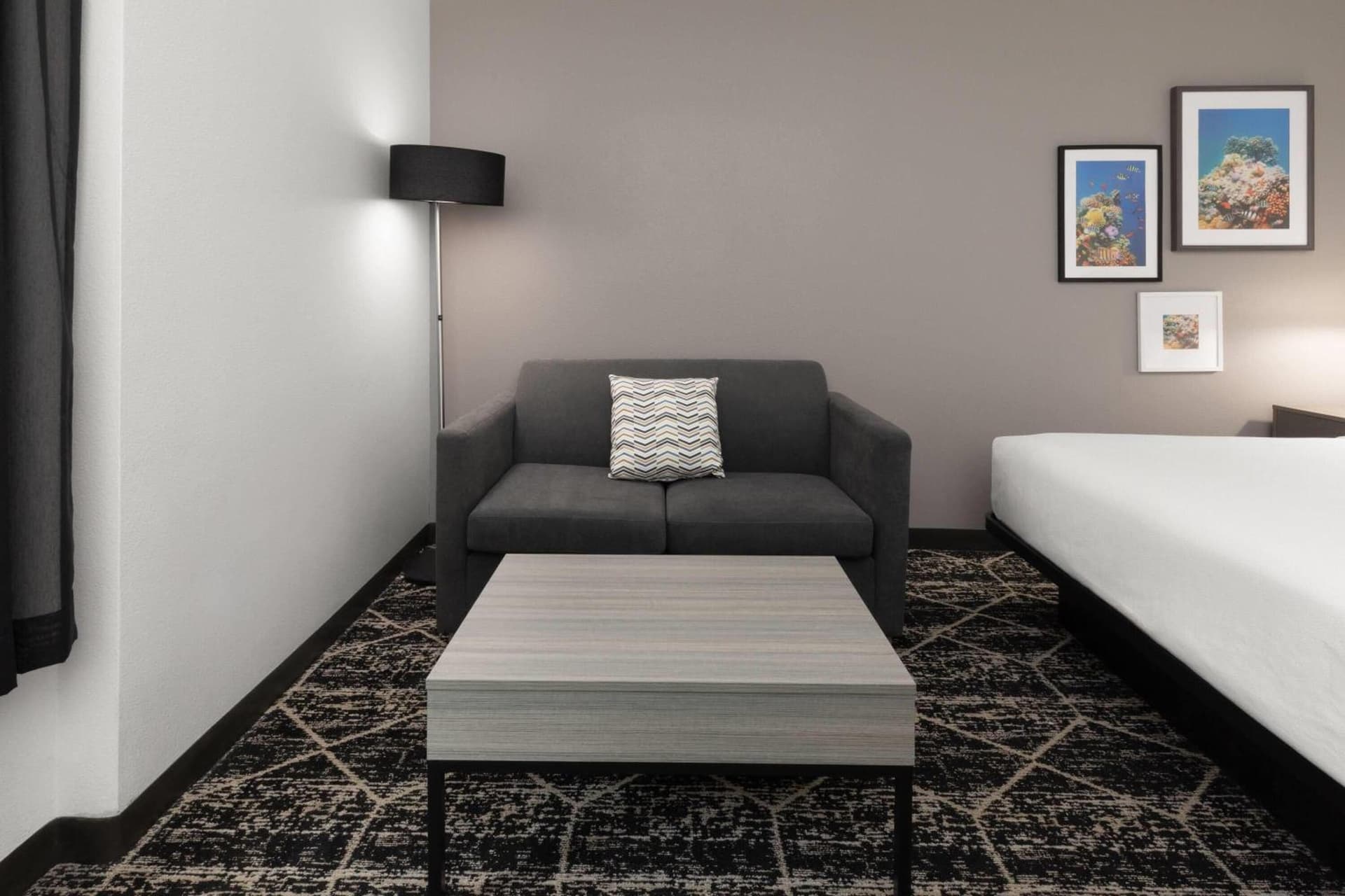 La Quinta Inn & Suites by Wyndham Houston Bush IAH South