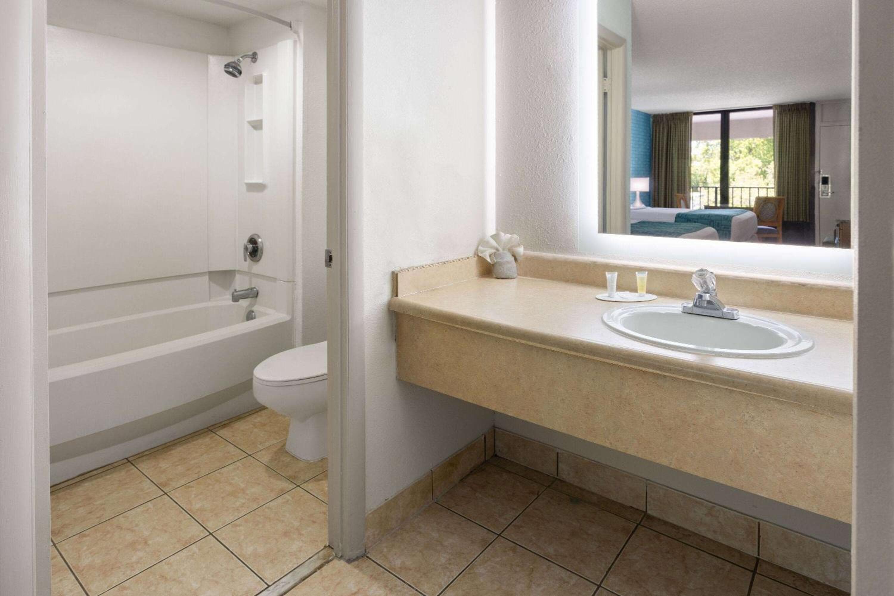 Howard Johnson by Wyndham Galloway Atlantic City Area