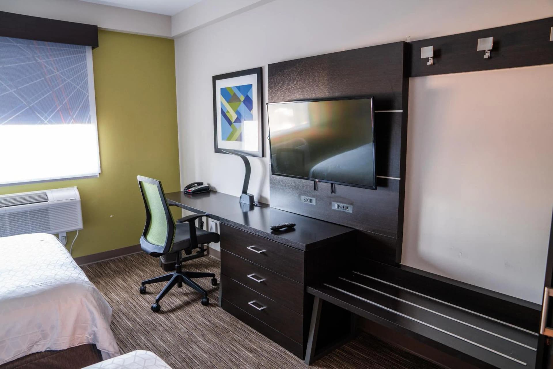 Holiday Inn Express Maspeth, an IHG Hotel