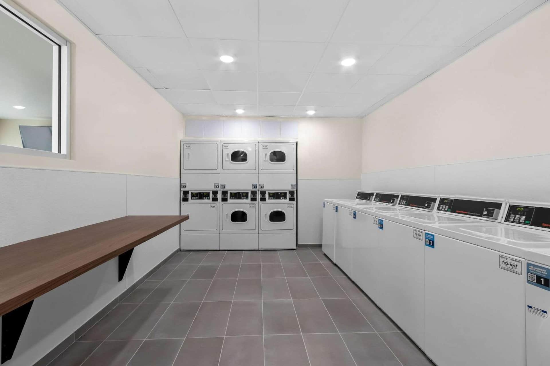 Everhome Suites Glendale Sports Entertainment District