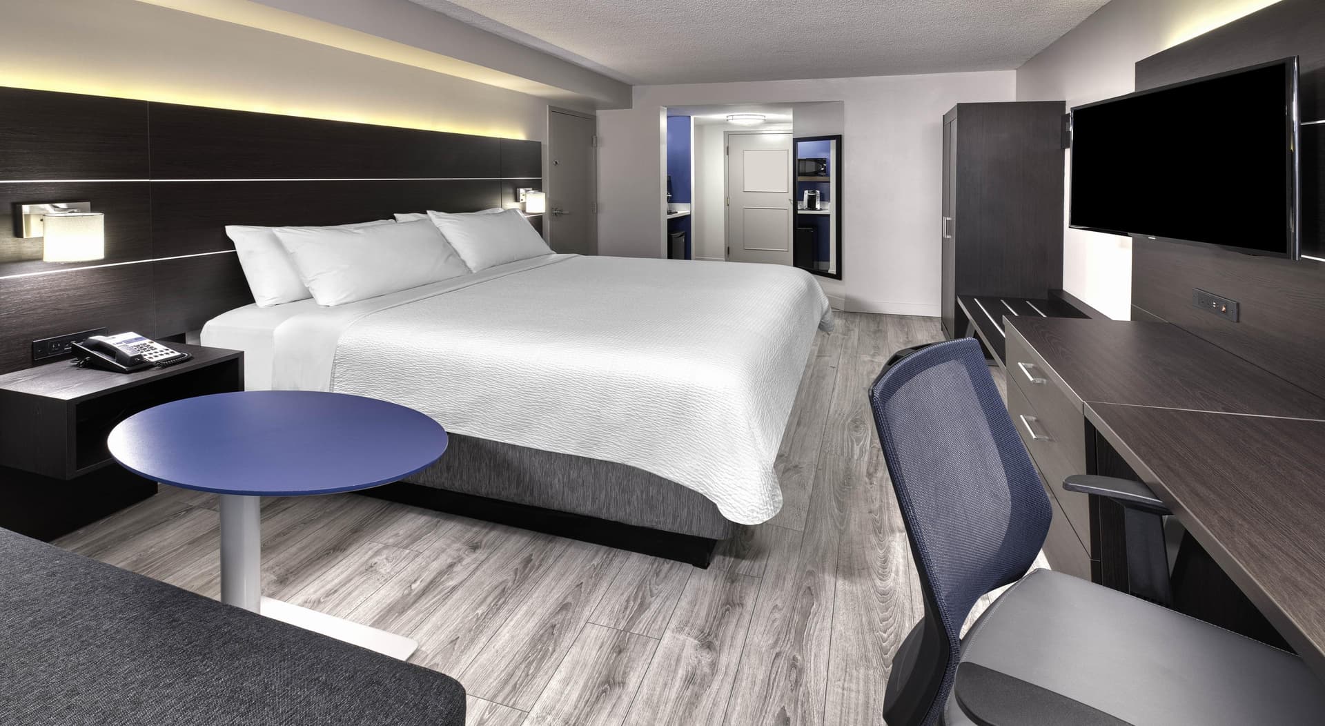 Holiday Inn Express & Suites Mississauga-Toronto Southwest, an IHG Hotel